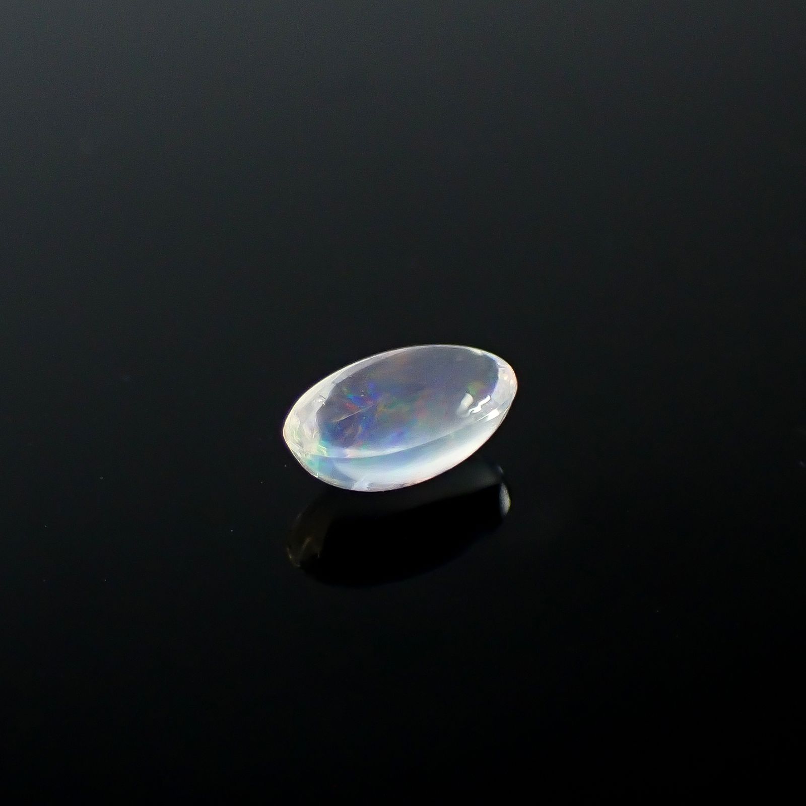 ウォーターオパール メキシコ産 0.40ct / 7.1x4.3mm前後 [250931001]