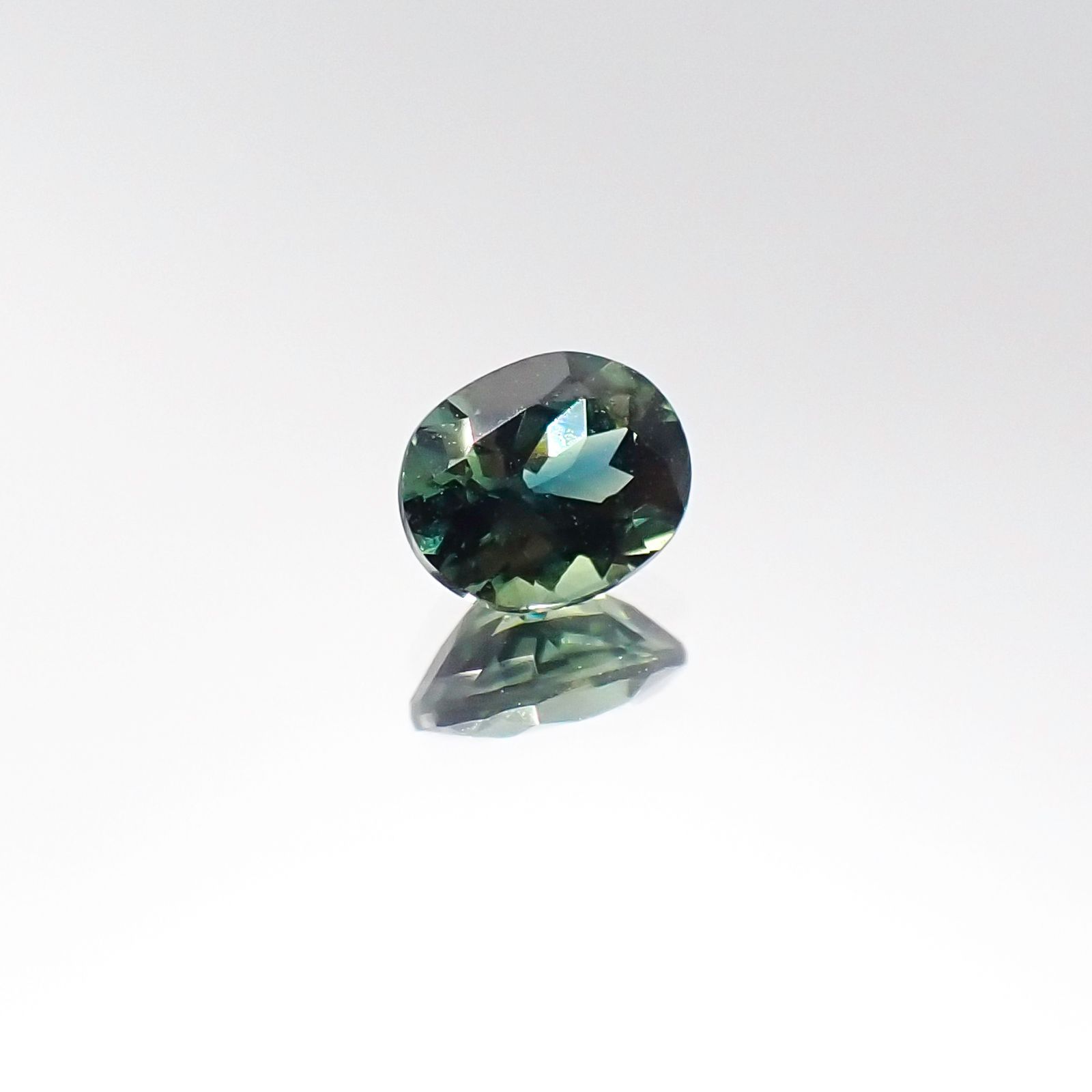 サファイア(宝石名サファイア)ケニア産 0.48ct 識別済[220717081]5x4mm前後
