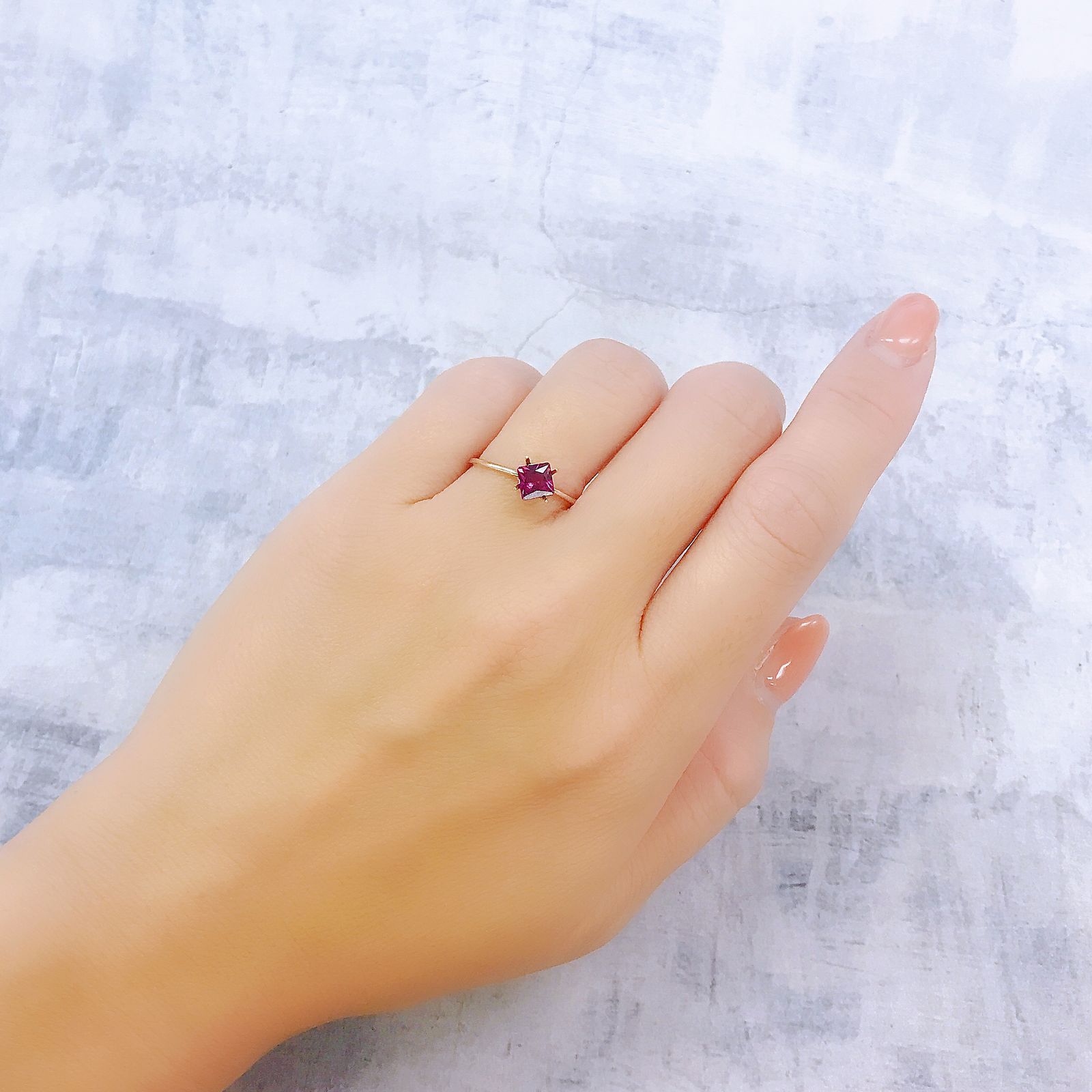 ◇プリンセスカット◇グレープガーネット(宝石名ガーネット)ブラジル産 0.74ct 識別済[220917709]4.9x4.9mm前後