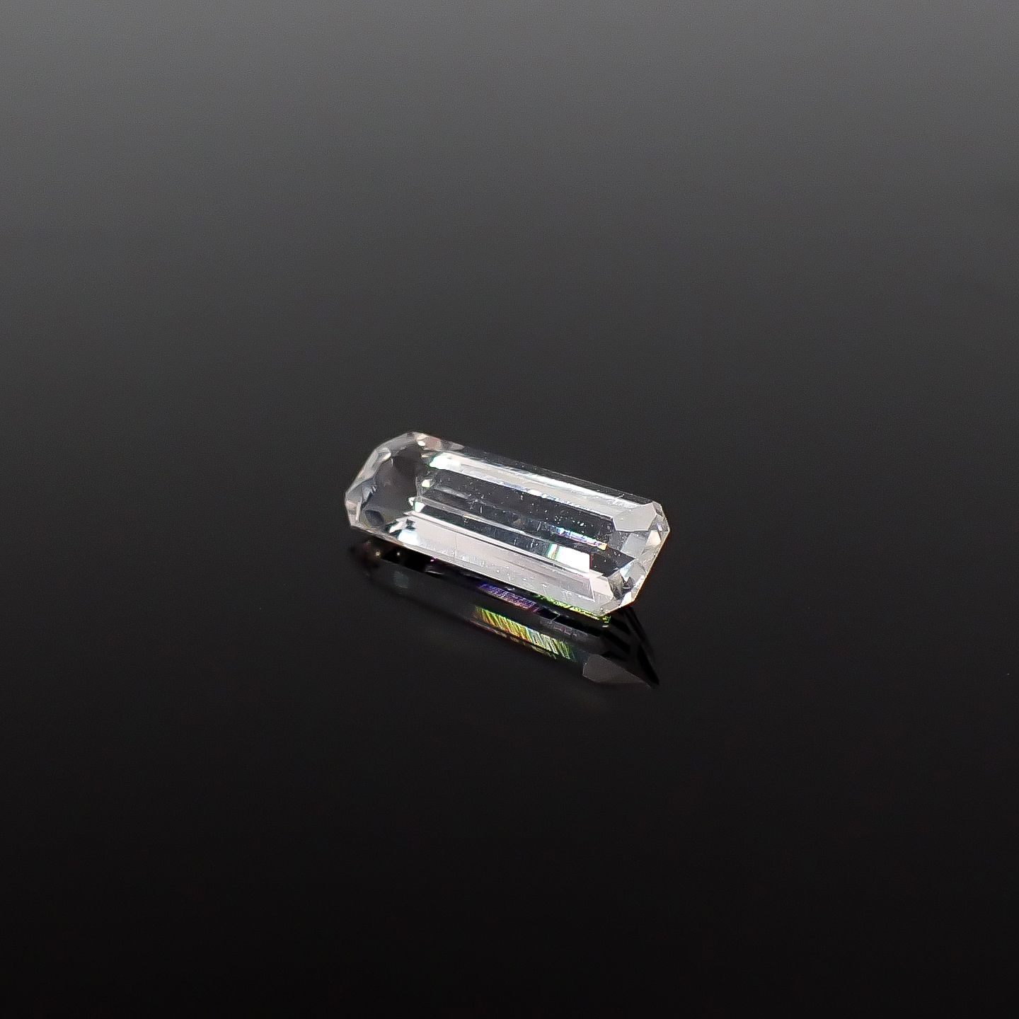 テネブレッセンススキャポライト アフガニスタン産 0.49ct / 9.2x3.1mm前後 [260432038]