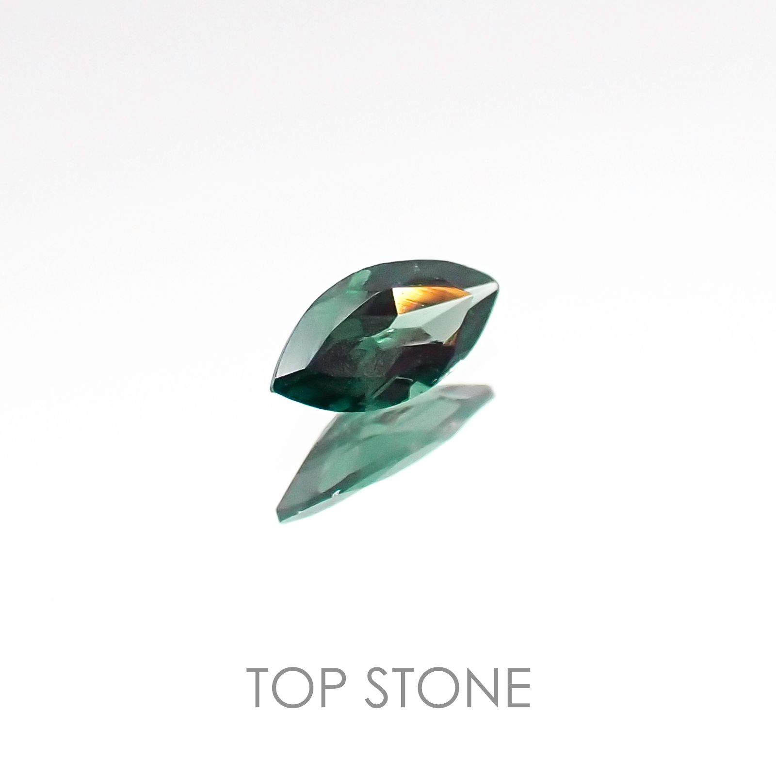 カラーチェンジガーネット(アレキタイプ) マダガスカル・ベキリー産 ルース 0.133ct[20106599]5.1×2.5mm前後