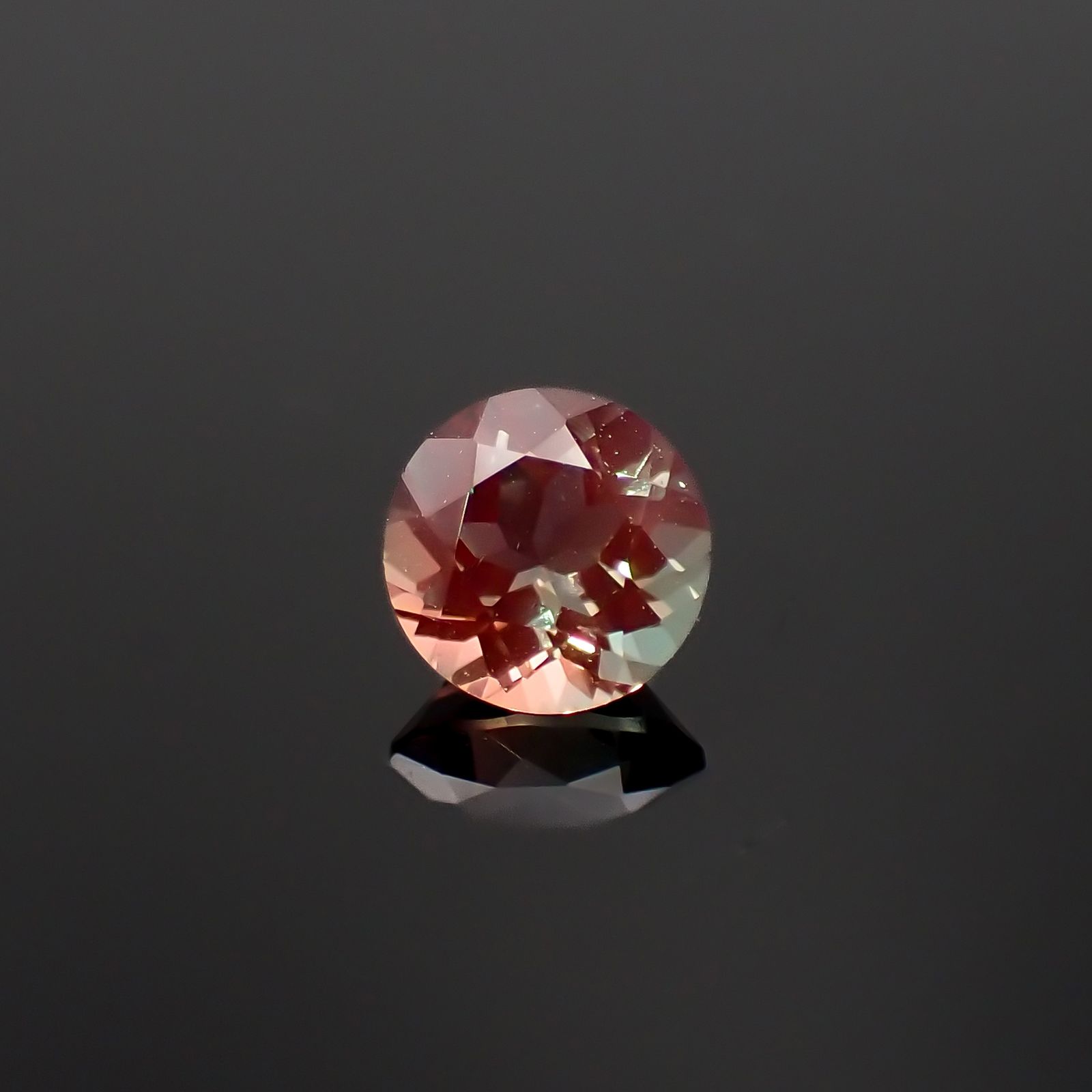 バイカラーアンデシン モンゴル産 0.43ct[231023568]5.1x5.1mm前後