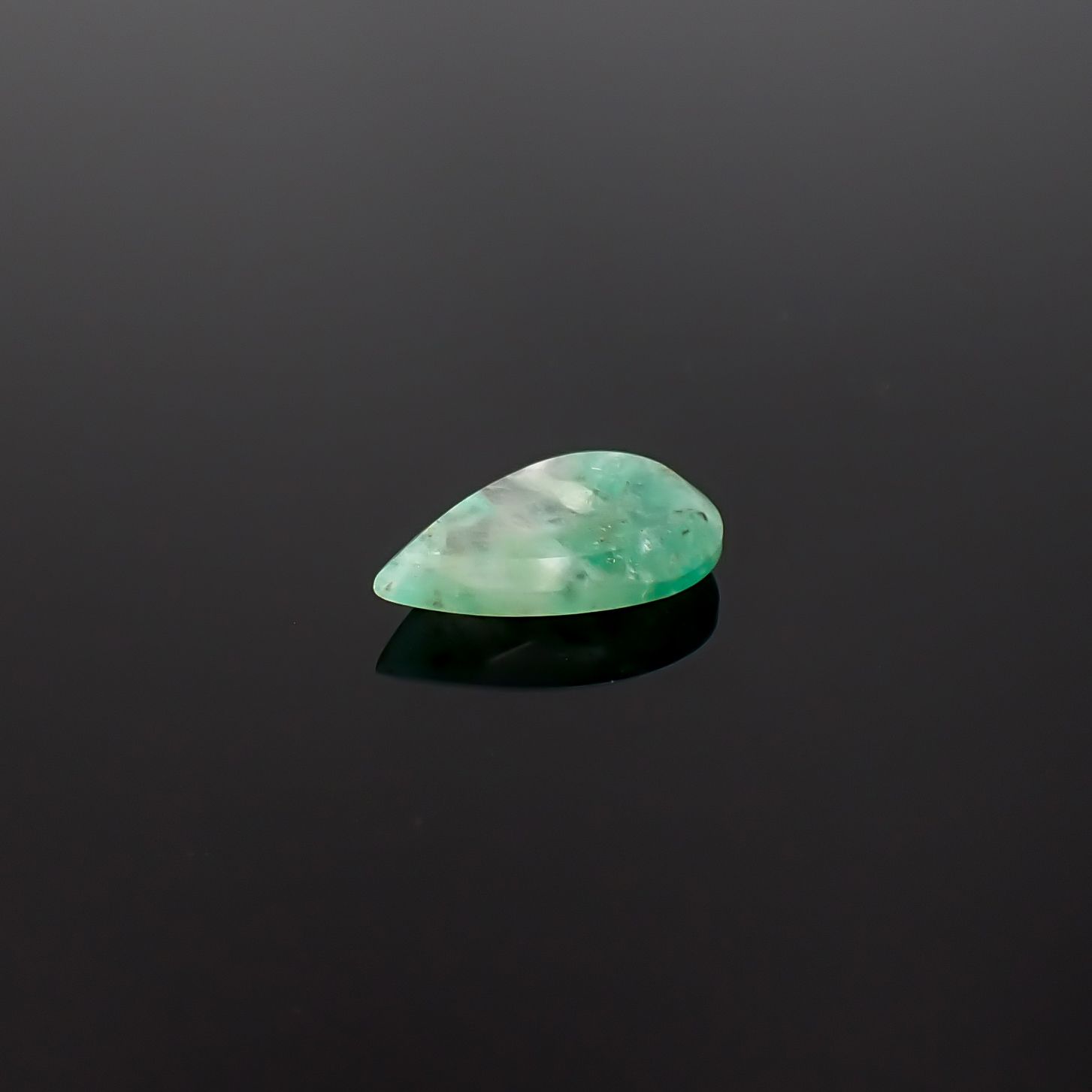 エメラルドインクォーツ ブラジル産 2.64ct / 13.9x9.2mm前後 [260432033]