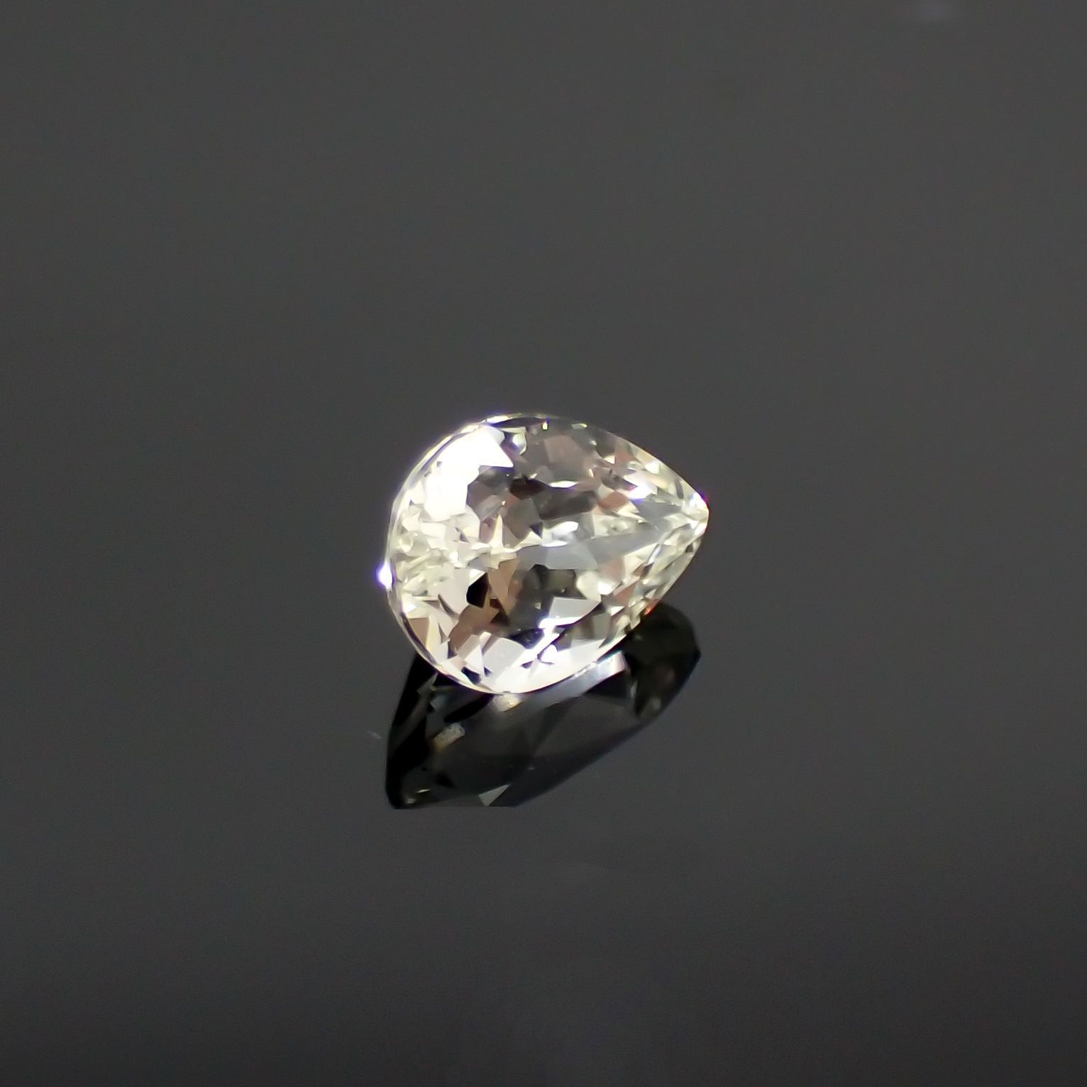 リューコ　ガーネット　単結晶　ホワイトガーネット　原石　鉱物 リューコガーネット(宝石名ホワイト グロッシュラー・ガーネット