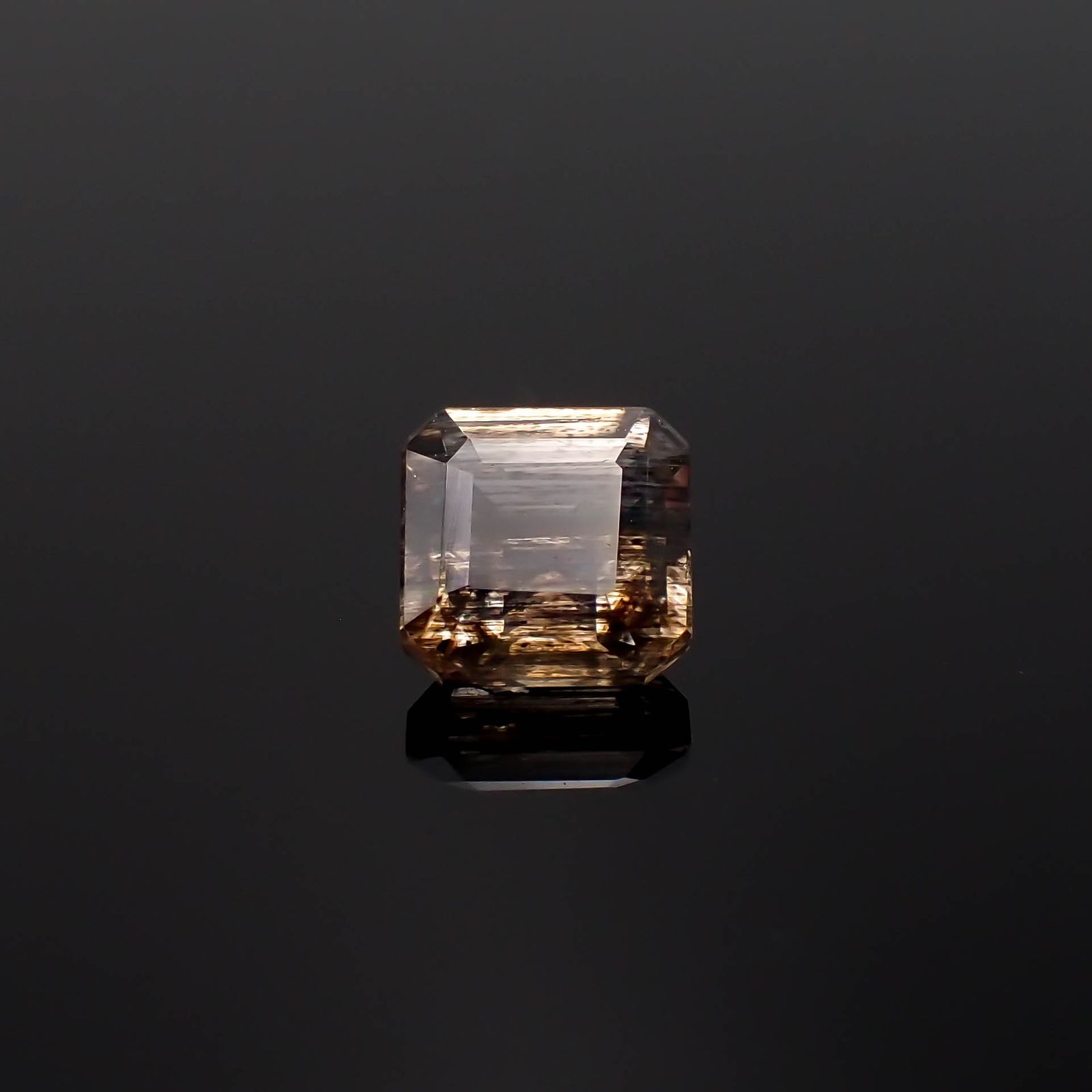 レインボースキャポライト ブラジル産 0.65ct[231225060]5.1x5.1mm前後