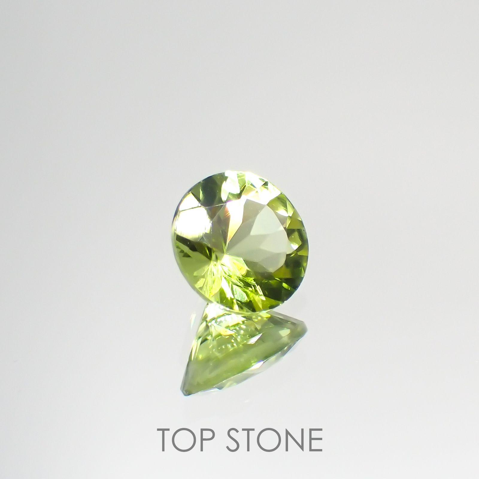 ペリドット(宝石名ペリドット) パキスタン産 1.06ct 識別済[210913076]6.4×6.4mm前後