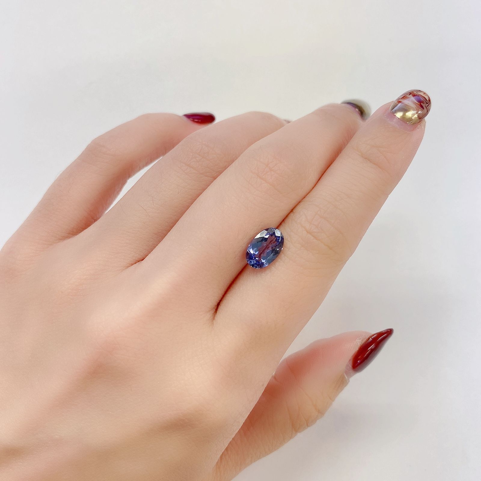バイカラータンザナイト(宝石名タンザナイト) タンザニア産 1.920ct ソ付(彩珠)[210711831]9.6×6.2mm前後