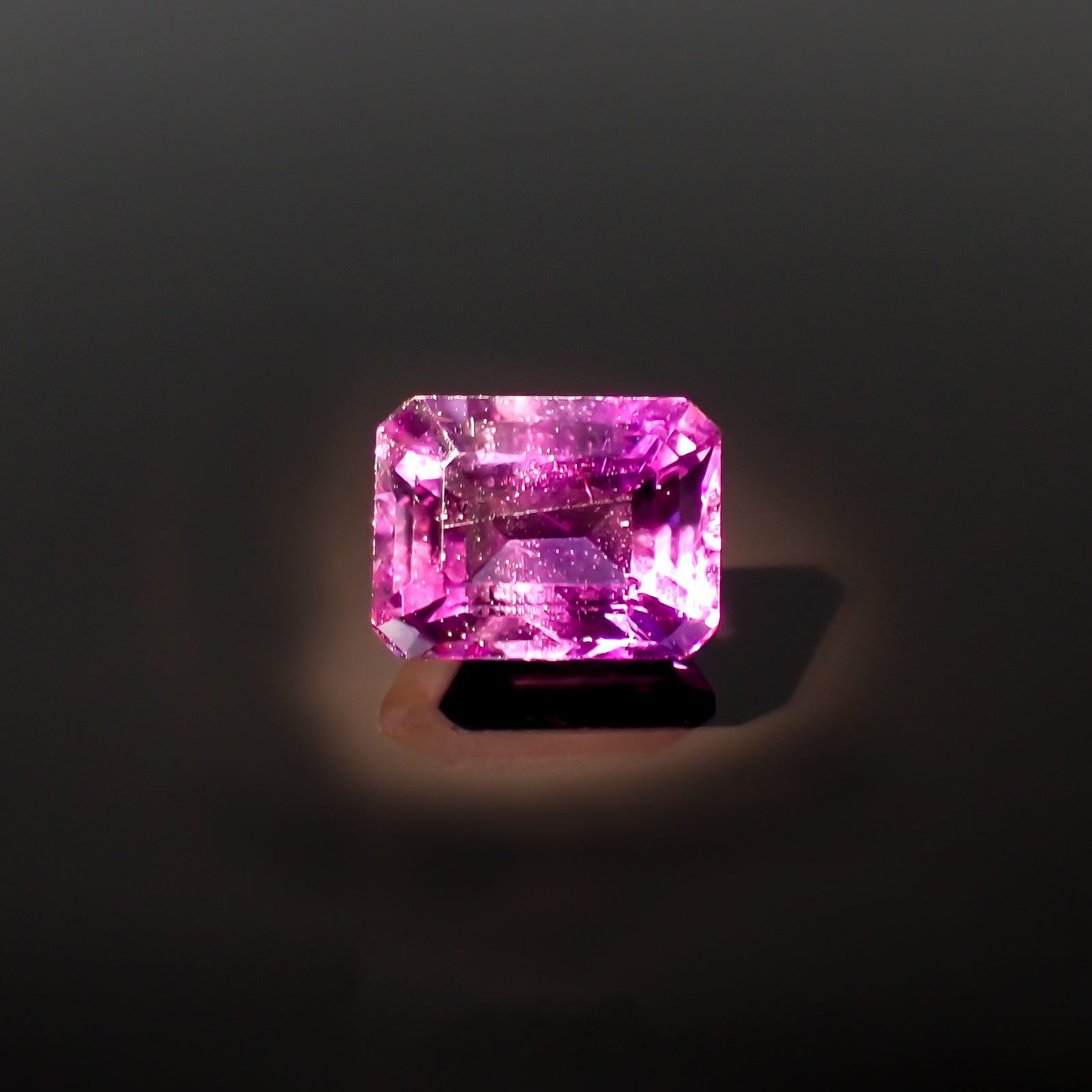 カラーシフトアメジスト ブラジル/ウルグアイ産 1.70ct[230120187]7.9x6.1mm前後
