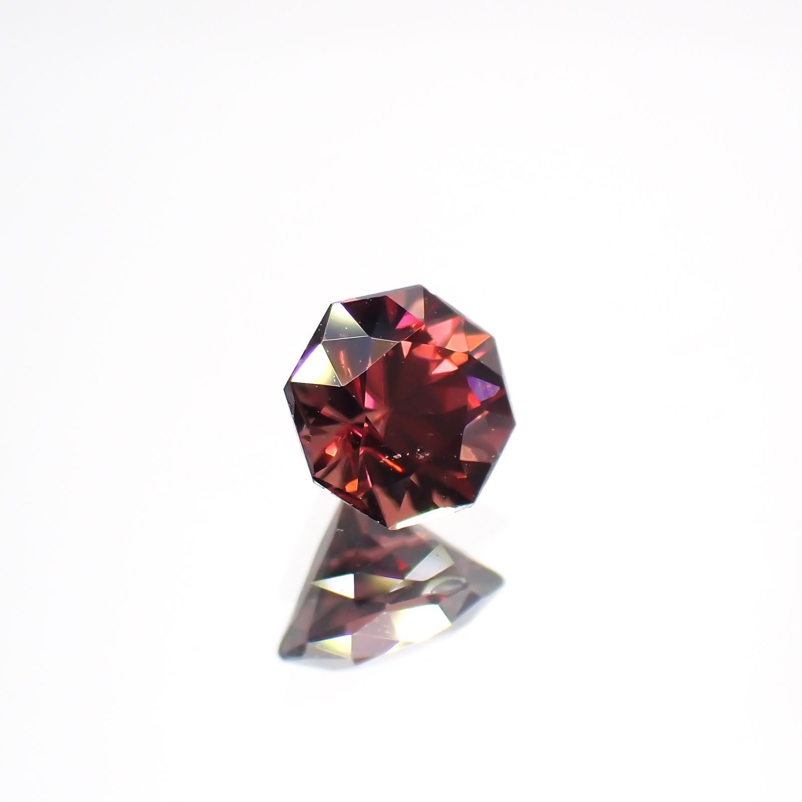◇オクタゴンカット◇レッドジルコン(宝石名ジルコン)スリランカ/カンボジア産 0.84ct 識別済[220114933]5x4.9mm前後