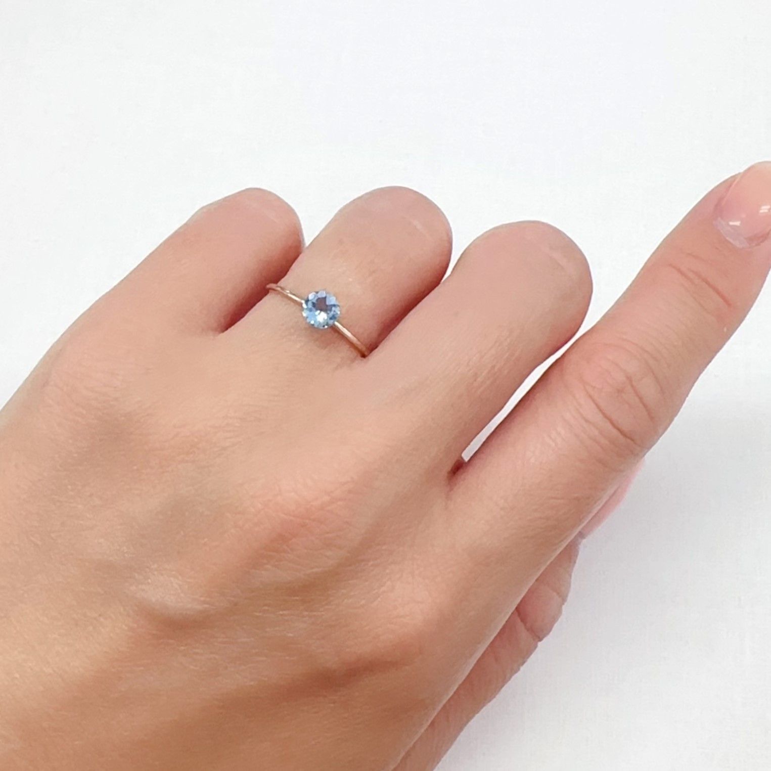 アクアマリン(宝石名アクアマリン)モザンビーク産 0.33ct 識別済[240226009]4.9x4.8mm前後