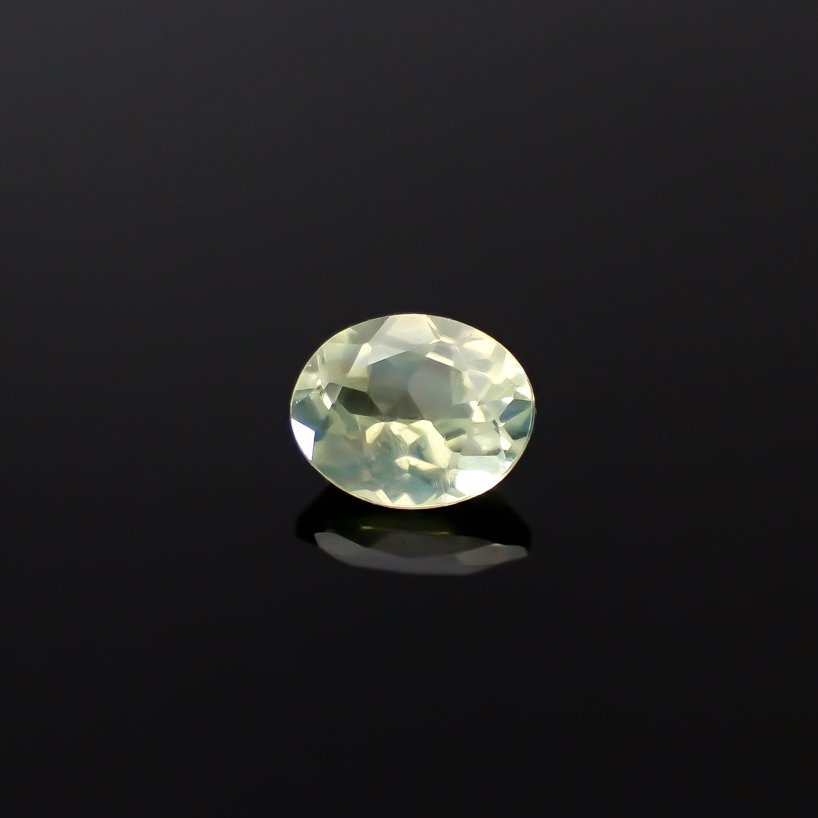 クリソベリルキャッツアイ スリランカ産 0.43ct [250329926]5.1x4.1mm前後