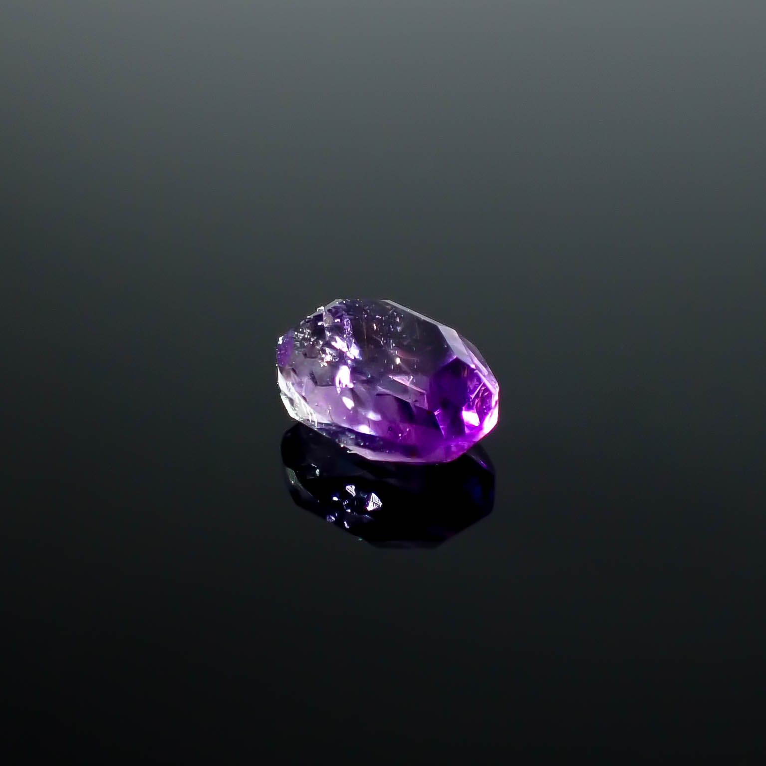 ◇リバーシブル・カスタムカット◇アメジストエレスチャル ナイジェリア・カラバル産 0.90ct [250730860]6.9x5.3mm前後