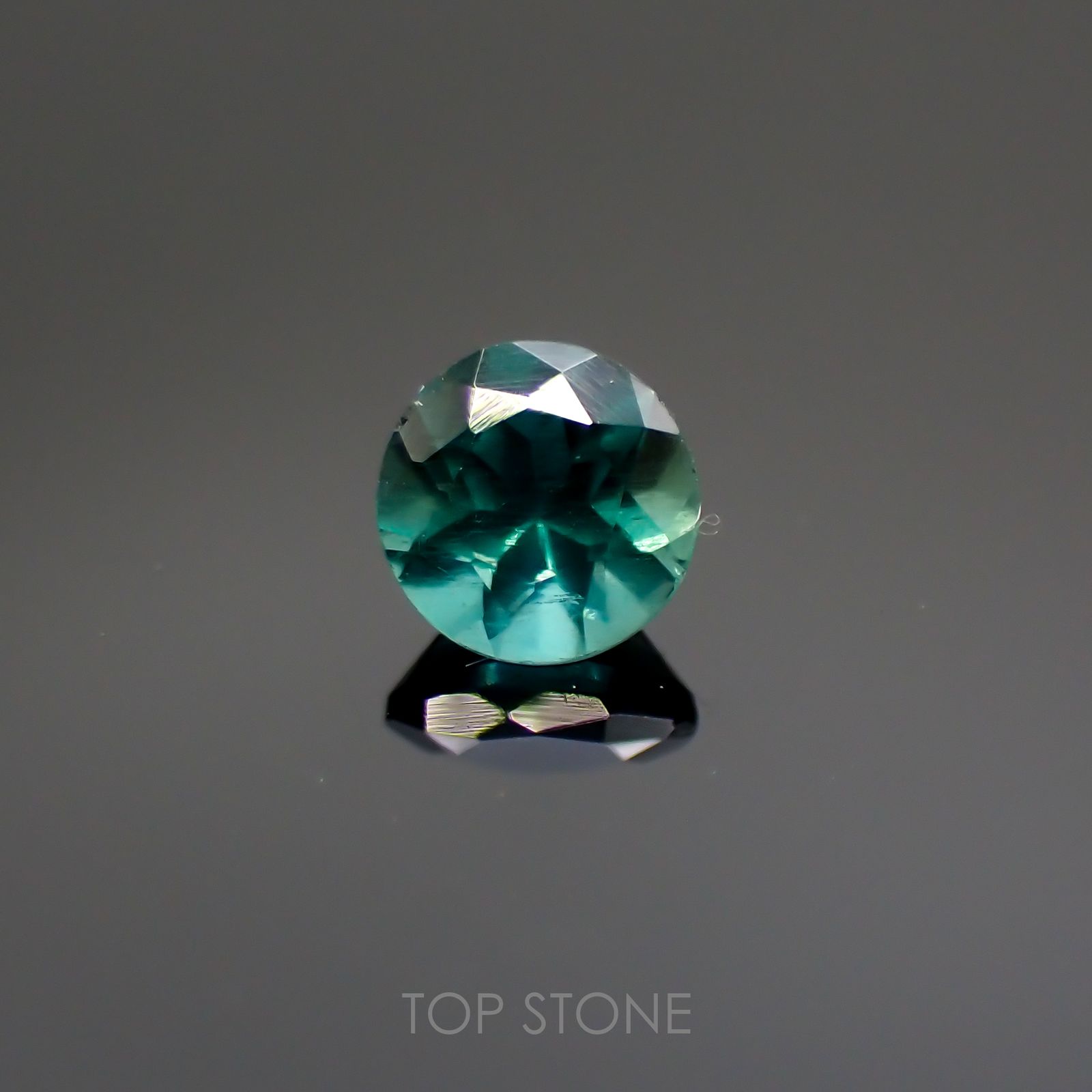 グリーンアパタイト(ノーブルモロキサイト)(宝石名アパタイト) マダガスカル産 0.27ct 識別済[211013535]4×4mm前後