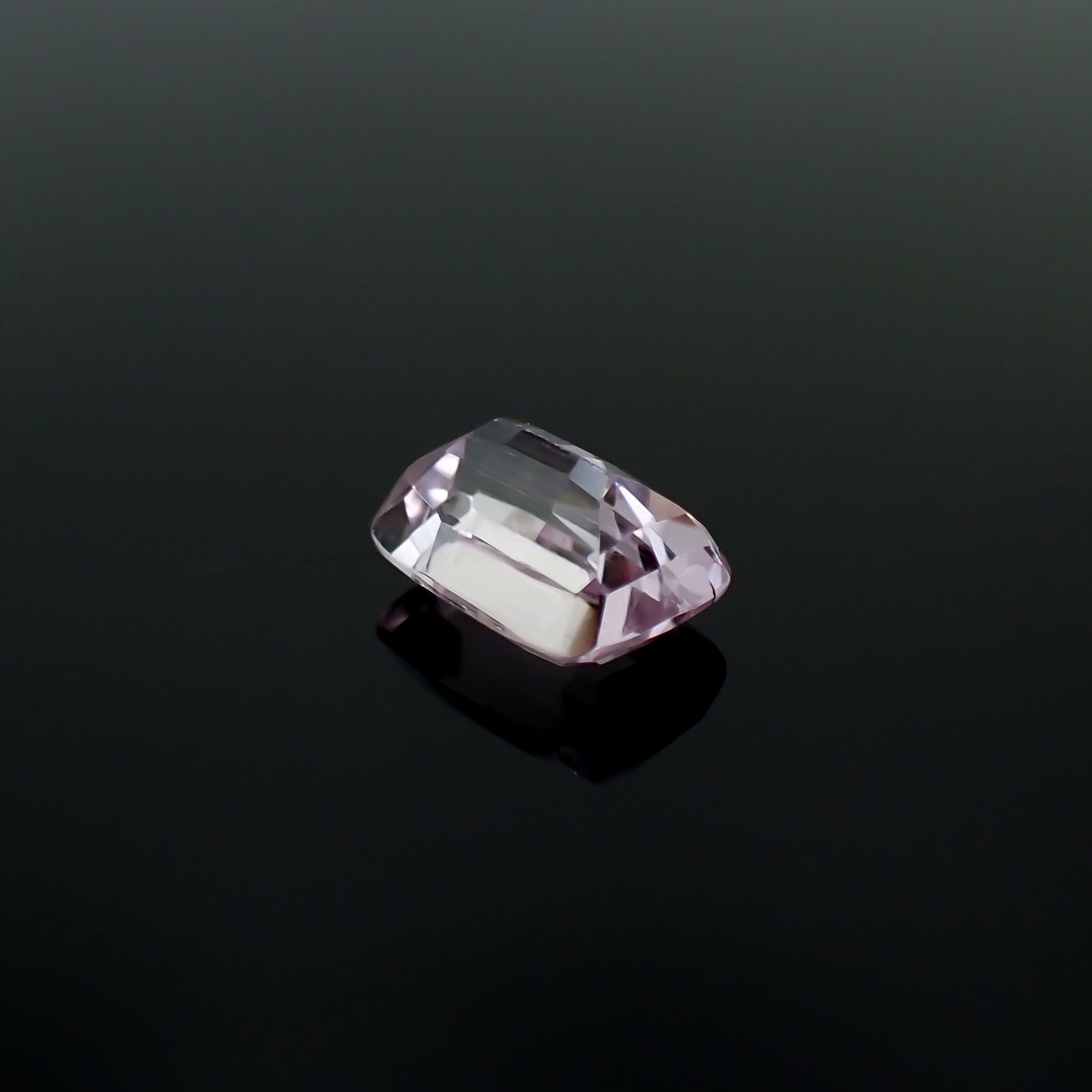 クンツァイト アフガニスタン産 4.73ct[231224715]10.8x7.8mm前後