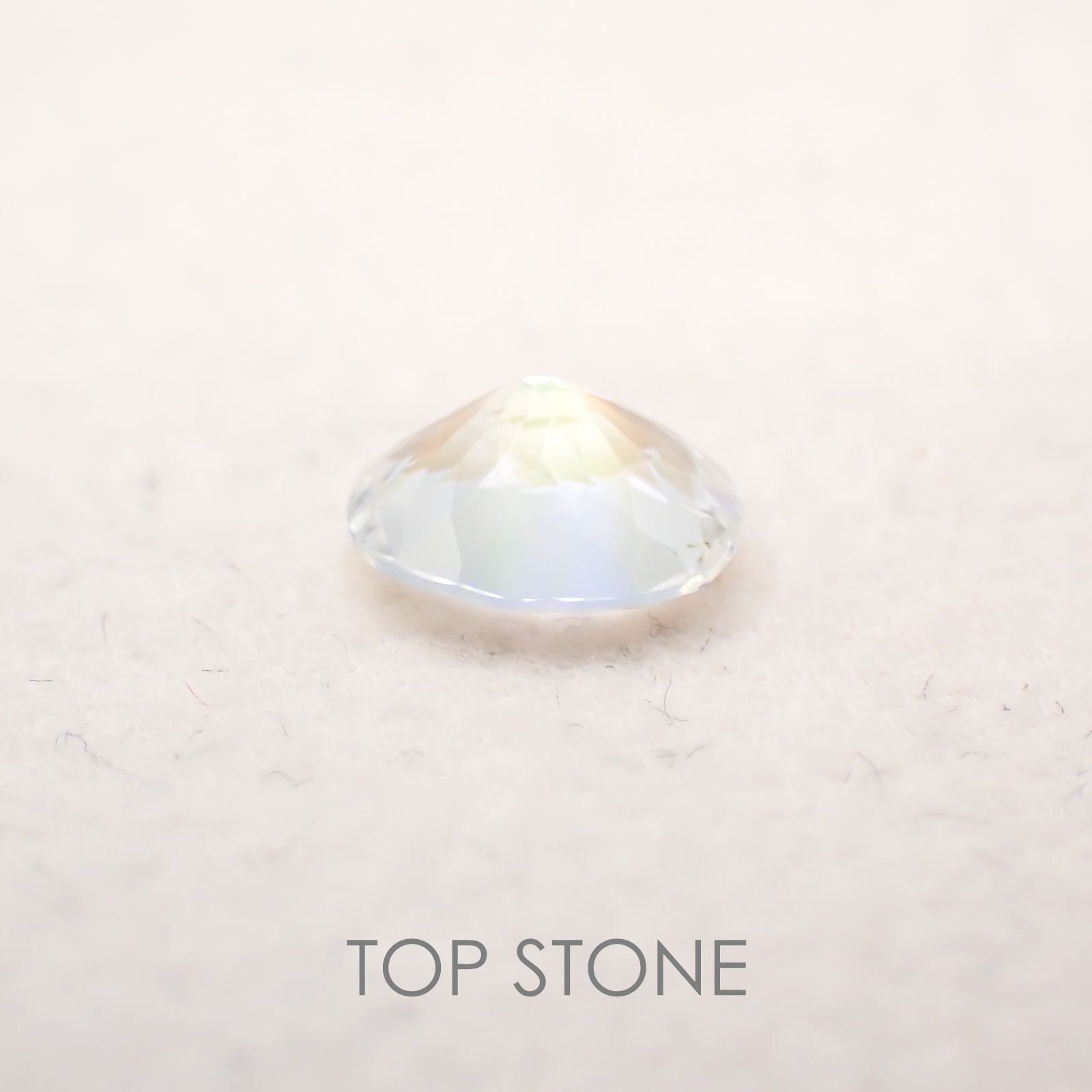 レインボームーンストーン(アンデシンラブラドライト) マダガスカル産 ルース 0.83ct[210310127]6.9×6.1mm前後