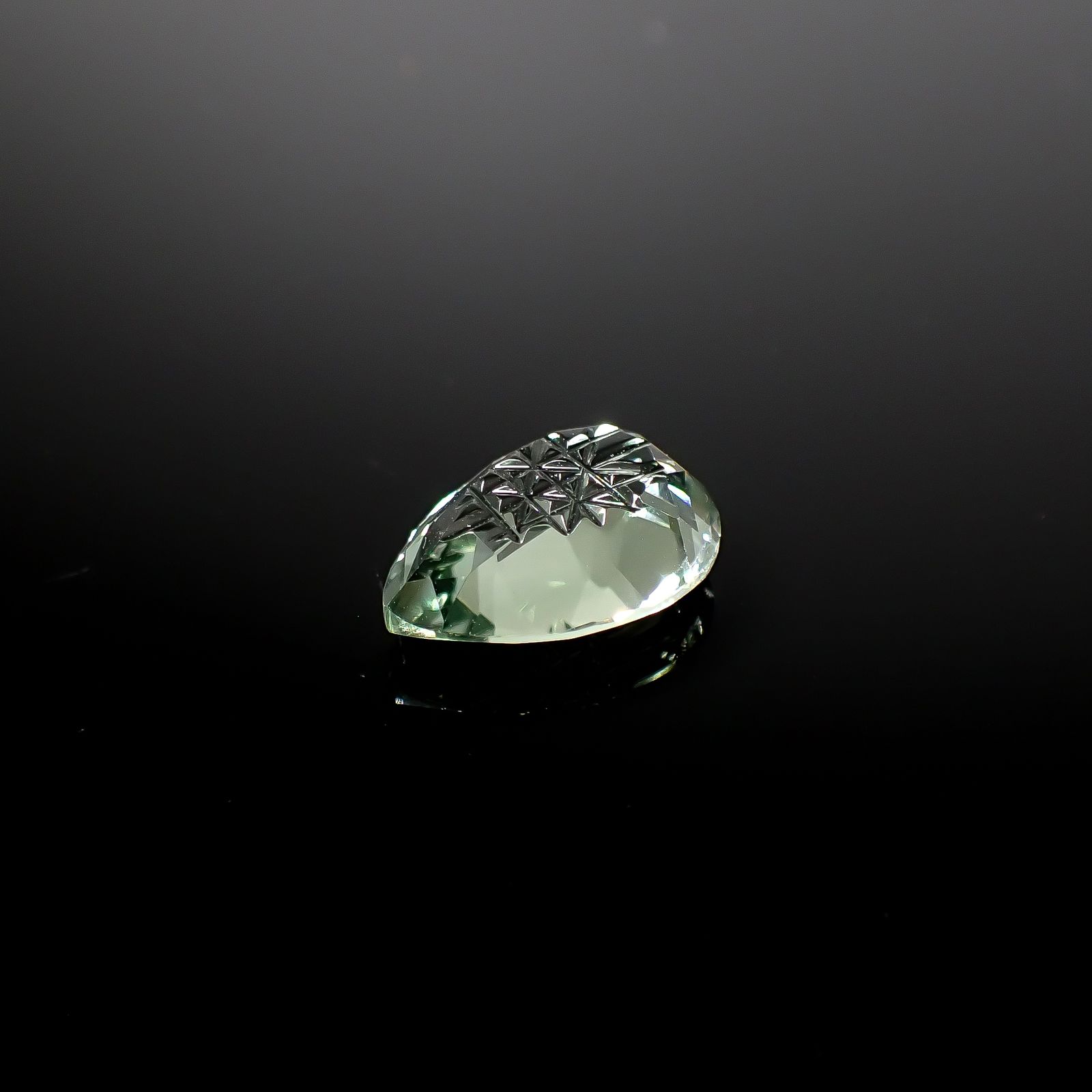 ◇甲州貴石切子Plus Three◇プラシオライト(グリーンアメジスト) カード付き ブラジル産 4.58ct [250630484]14x10mm前後