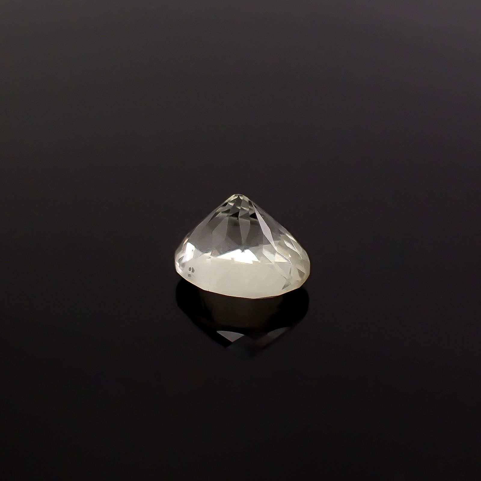 リューサイト(宝石名リューサイト)イタリア産 ソ付(彩珠) 0.642ct / 6.1x5.3mm前後 [260131552]