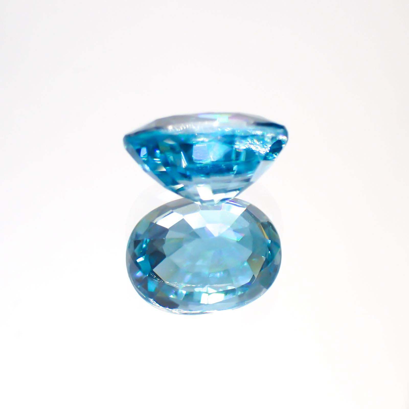 ブルージルコン(宝石名ジルコン) カンボジア産 2.23ct 識別済[211013450]8×6.3mm前後