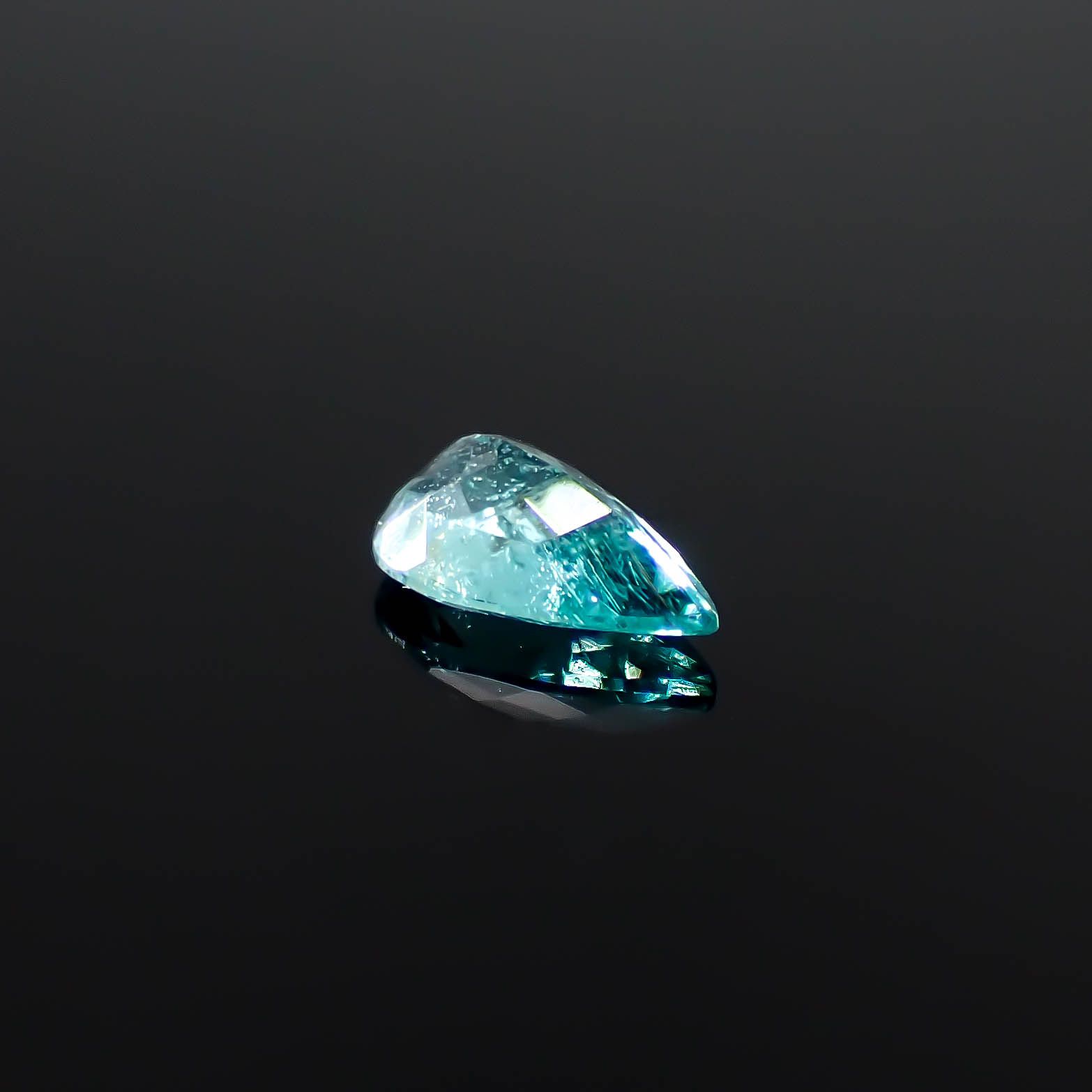 パライバトルマリン ブラジル・パライバ州バターリャ鉱山産 0.41ct [250931070]6.7x4mm前後