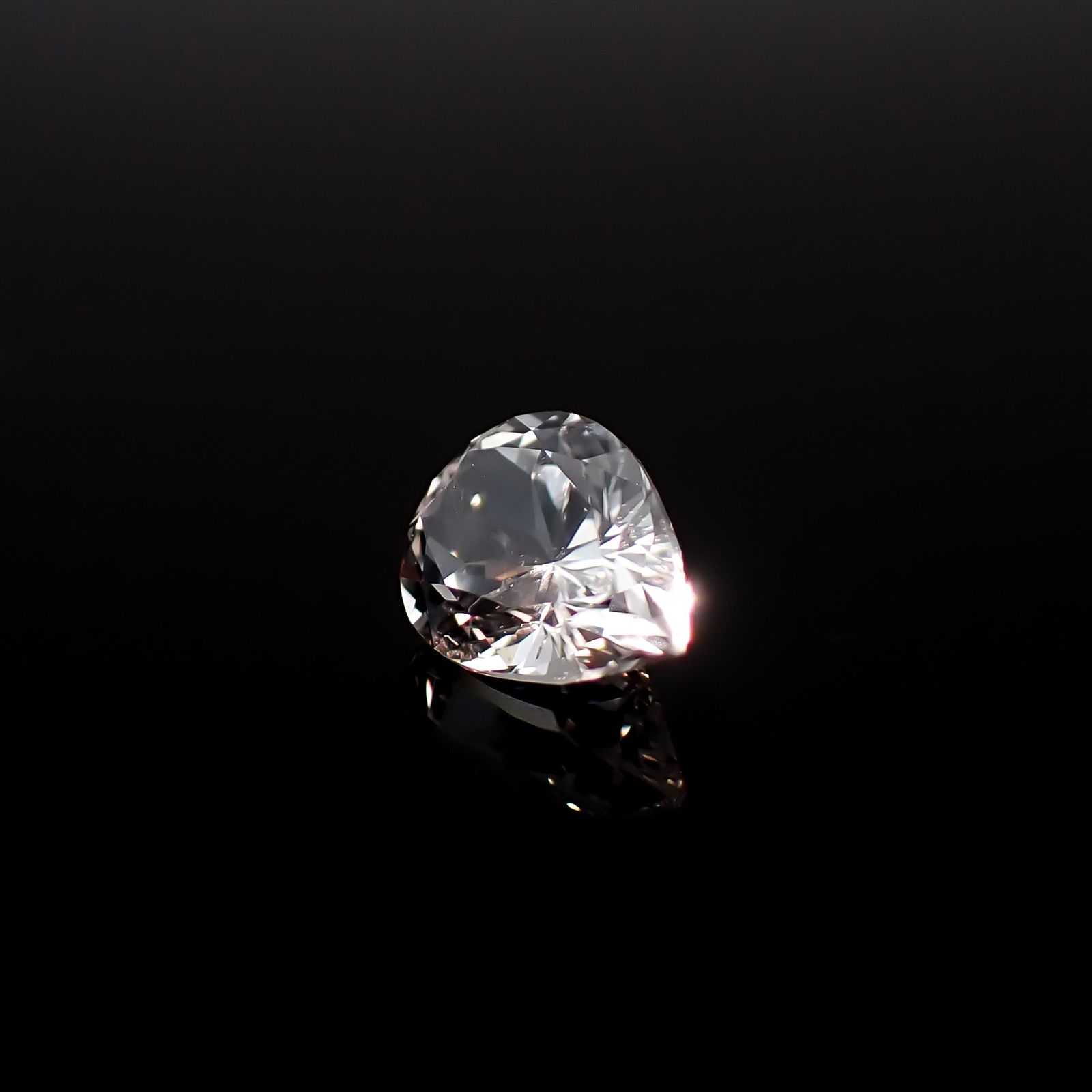 フェナカイト ロシア・マリシェボ鉱山産 0.79ct / 7.4x5.4mm前後 [260632433]