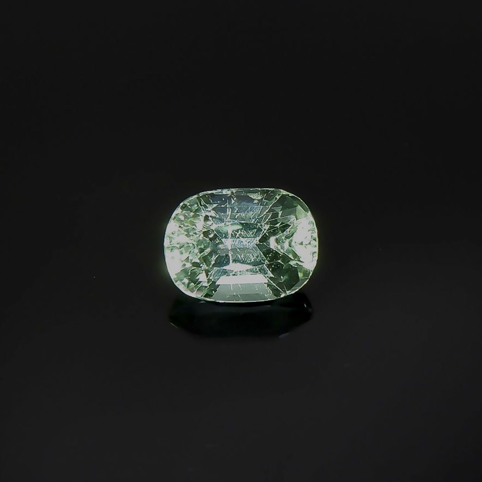 ブルーグリーントルマリン(宝石名トルマリン)アフガニスタン産 識別済 0.83ct / 6.4x4.7mm前後 [220115308]