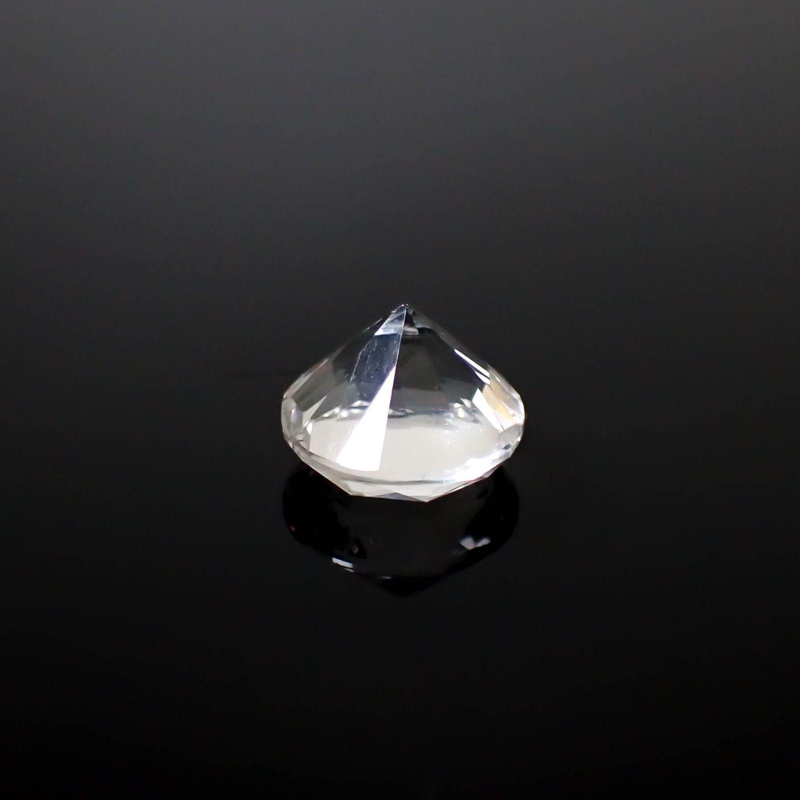 カラーレスフローライト フルオレッセンス イギリス産 3.04ct [250430155]8.8x8.7mm前後