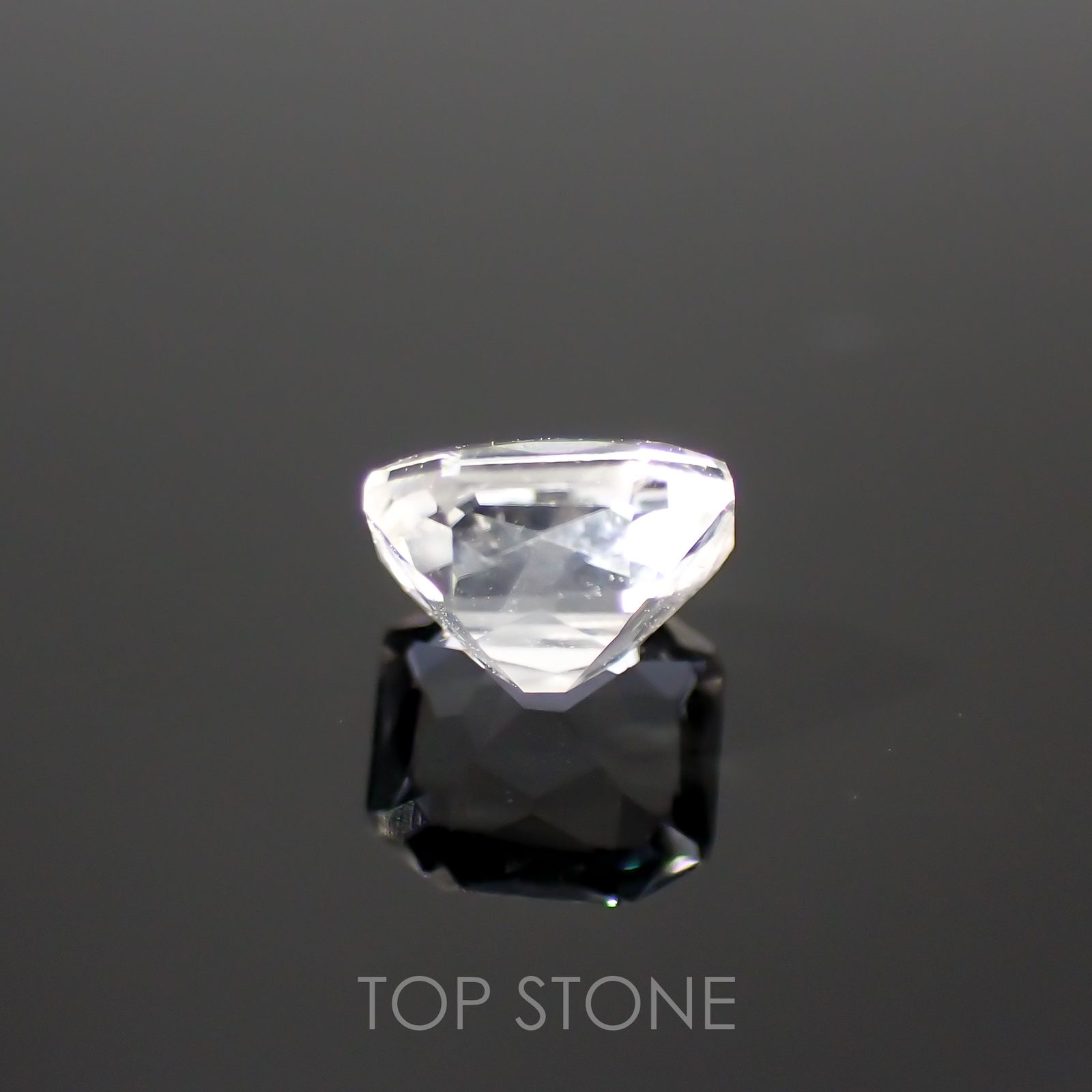 フェナカイト(宝石名フェナカイト)ブラジル産 0.46ct 識別済[220115165]4.8x4.3mm前後