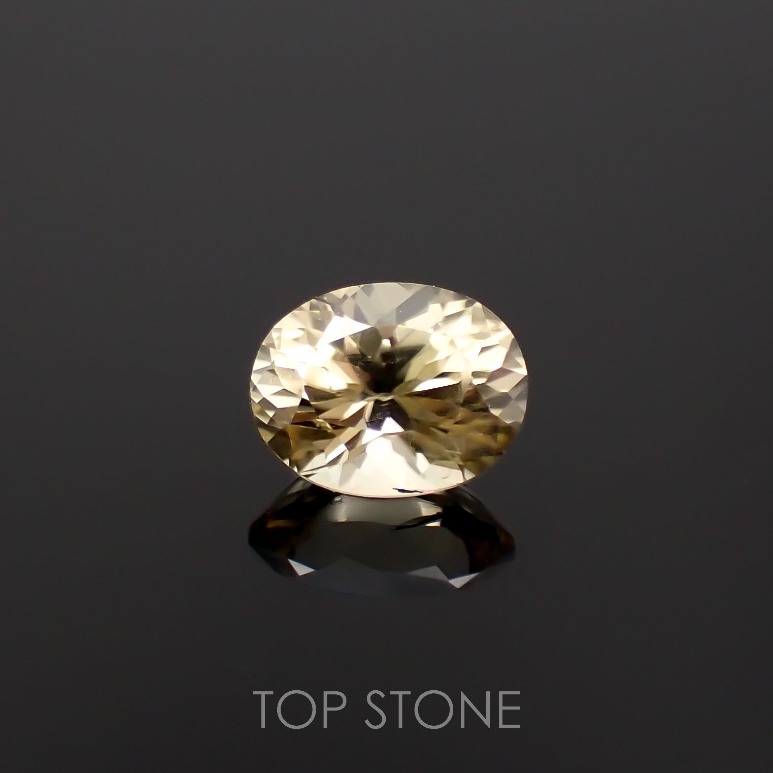 シンハライト(宝石名シンハライト)スリランカ産 1.69ct 識別済[221219703]7.9x6.2mm前後