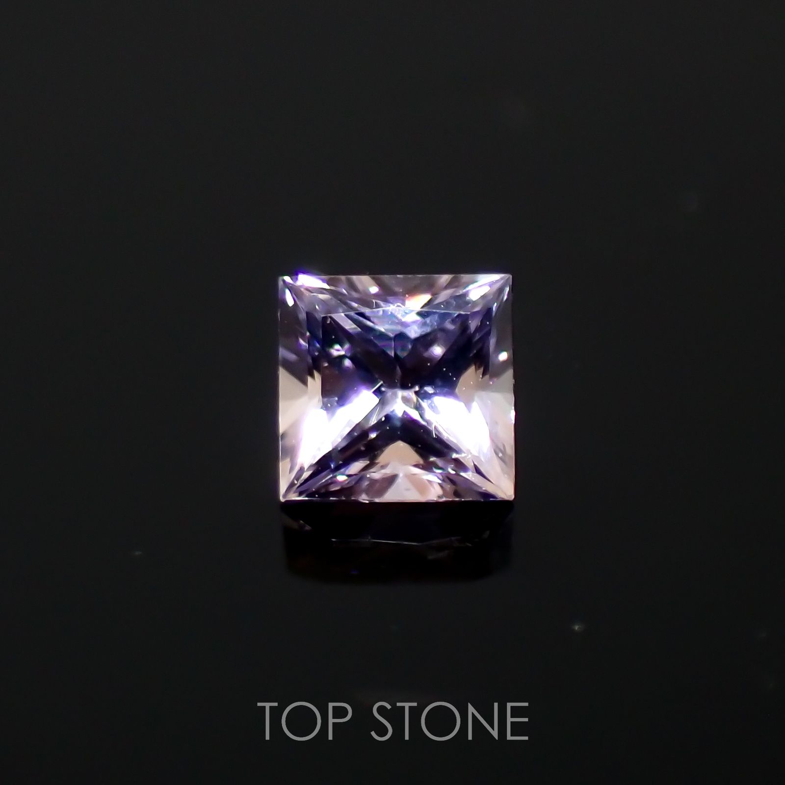 ◇プリンセスカット◇アイスラベンダーサファイア(宝石名サファイア)東アフリカ産 0.19ct 識別済[220817374]3.1x3mm前後