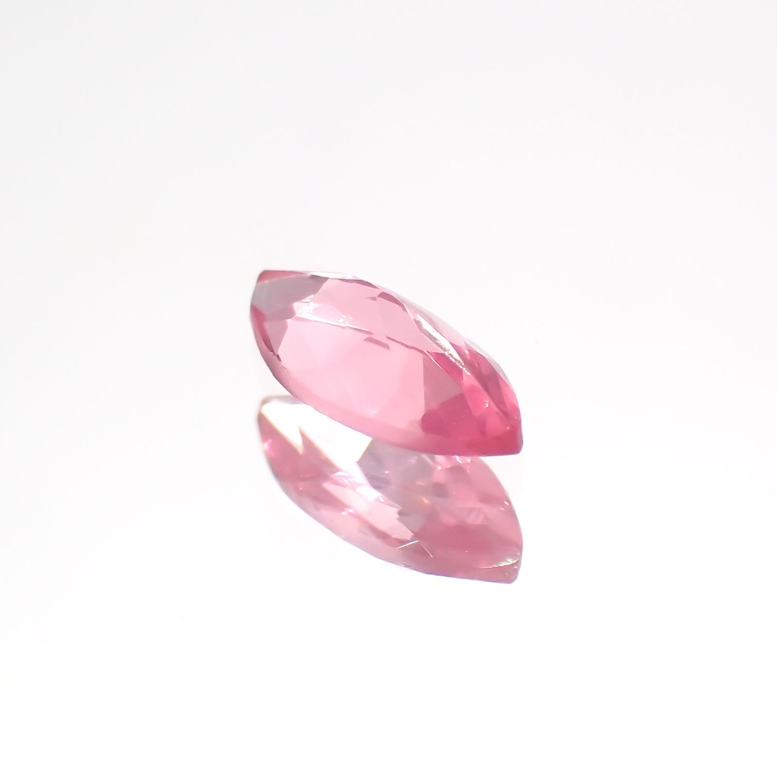 ホットピンクスピネル(宝石名ピンク・スピネル)タンザニア産 0.26ct 識別済[230823041]6.2x2.9mm前後