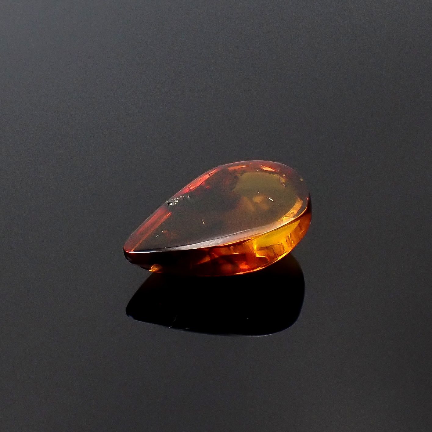 虫入り琥珀 コロンビア産 16.07ct [221018547]29.6x19.5mm前後