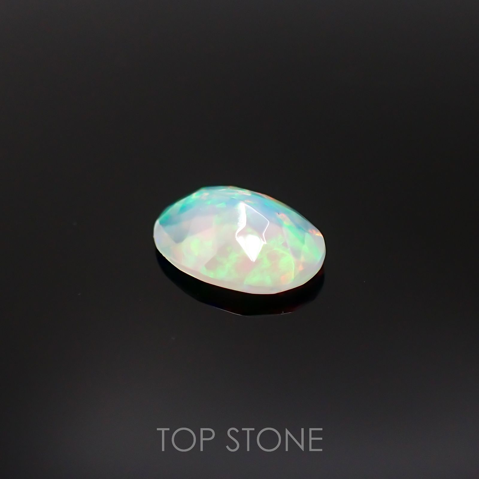 エチオピアオパール(宝石名オパール)エチオピア産 1.08ct 識別済[220917704]10.3x7.6mm前後