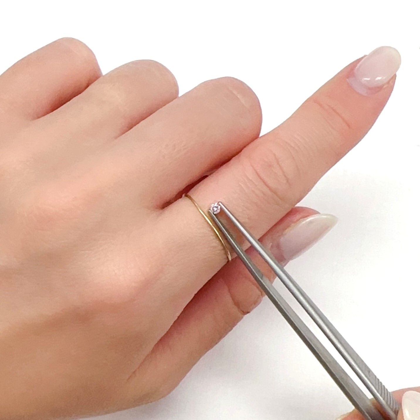 ピンクダイヤモンド(宝石名ダイアモンド I-1/FANCY LIGHT PINK) 0.041ct ソ付(CGL)[240326634]2.15x2.22mm前後