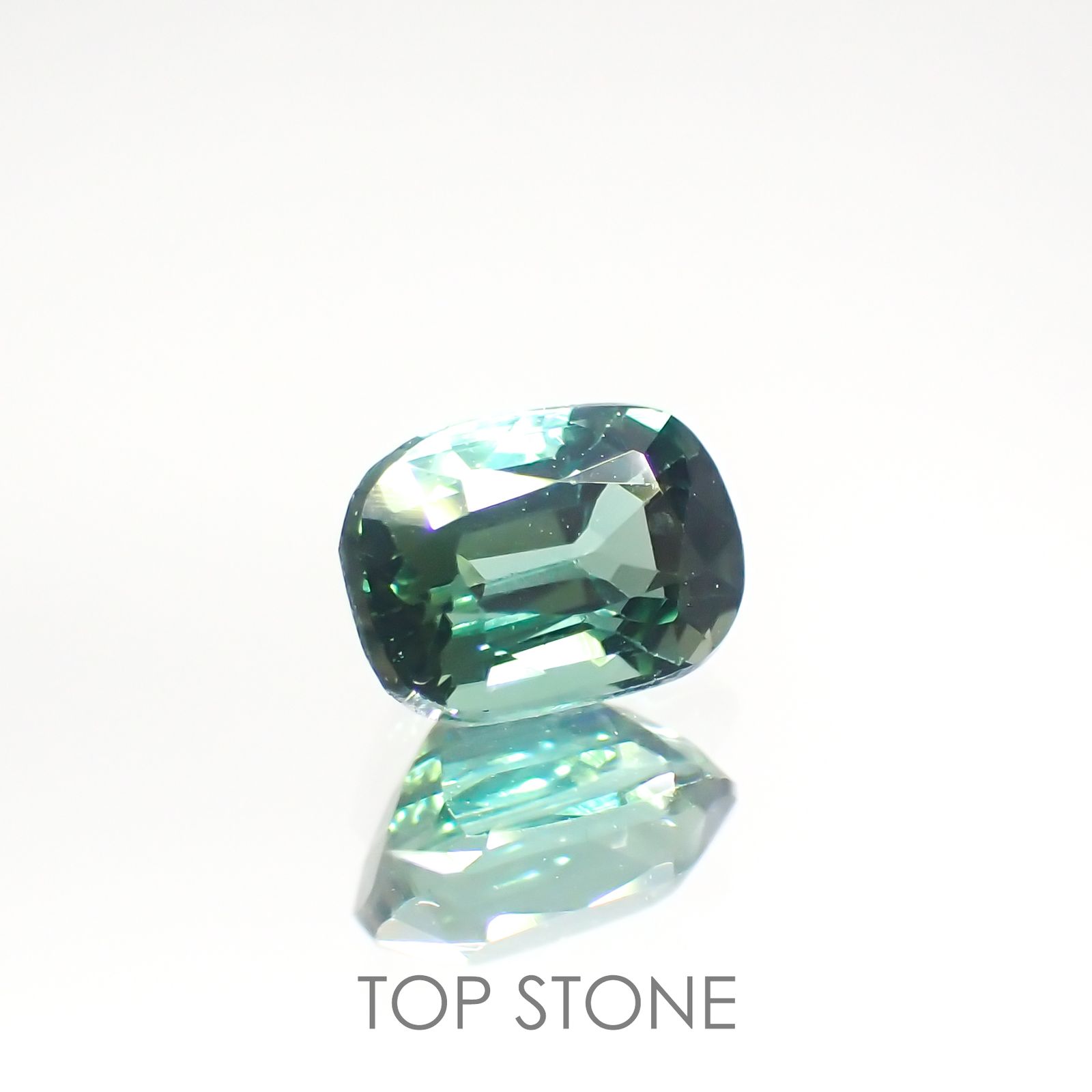 ブルーグリーントルマリン(宝石名グリーン・トルマリン) アフガニスタン産 0.61ct 識別済[211013587]5.8×4.1mm前後