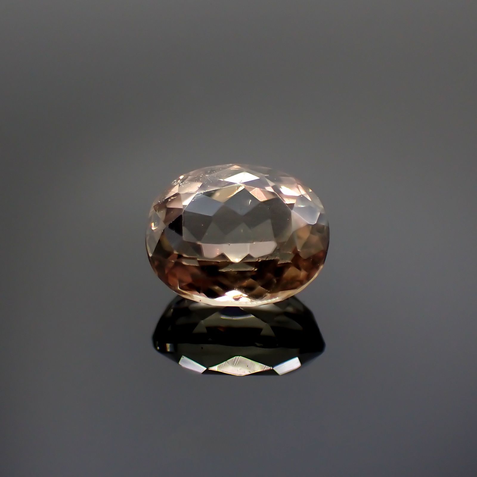 カラーチェンジ ダイアスポア(宝石名ダイアスポア(カラーチェンジ・タイプ))トルコ産 2.122ct ソ付(彩珠)[231124160]8x6.6mm前後