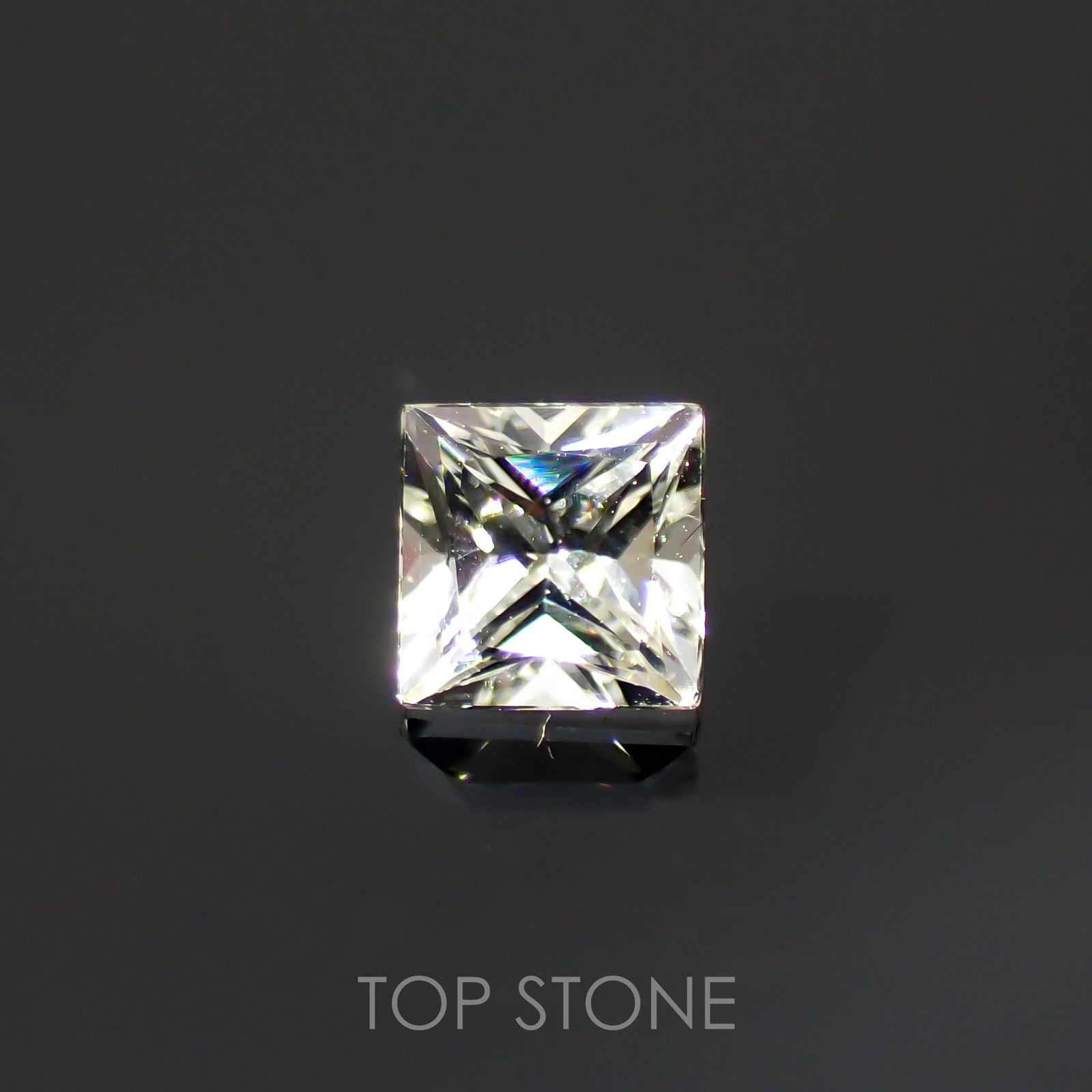 ◇プリンセスカット◇リューコガーネット(宝石名ホワイト グロッシュラー・ガーネット)ビルマ産 0.24ct 識別済[220115442]3.3x3.2mm前後