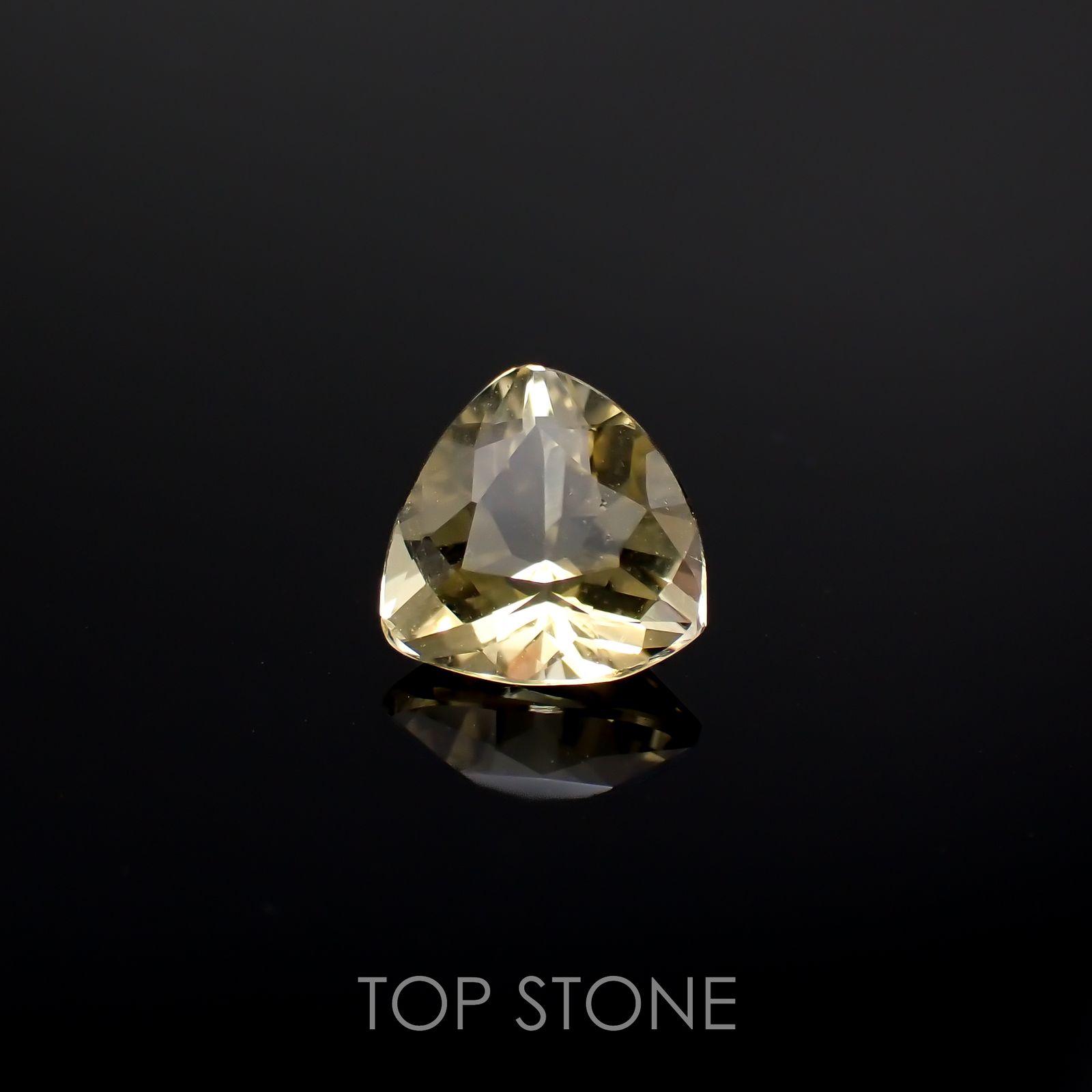 イエロースキャポライト(宝石名イエロー・スキャポライト)タンザニア産 0.67ct 識別済[220918029]5.8x6.1mm前後