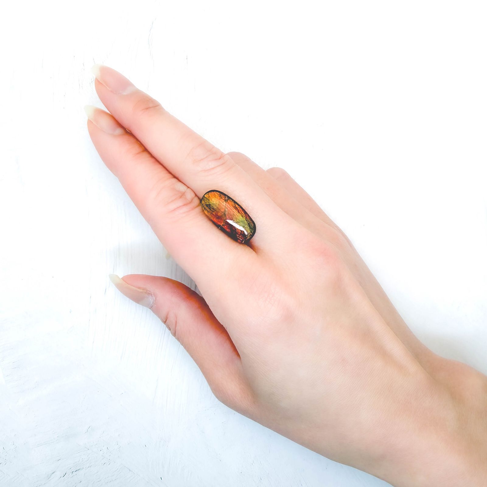 ◇フリーフォーム◇アンモライト トリプレット カナダ産 8.14ct / 20.3x9.8mm前後 [260331787]