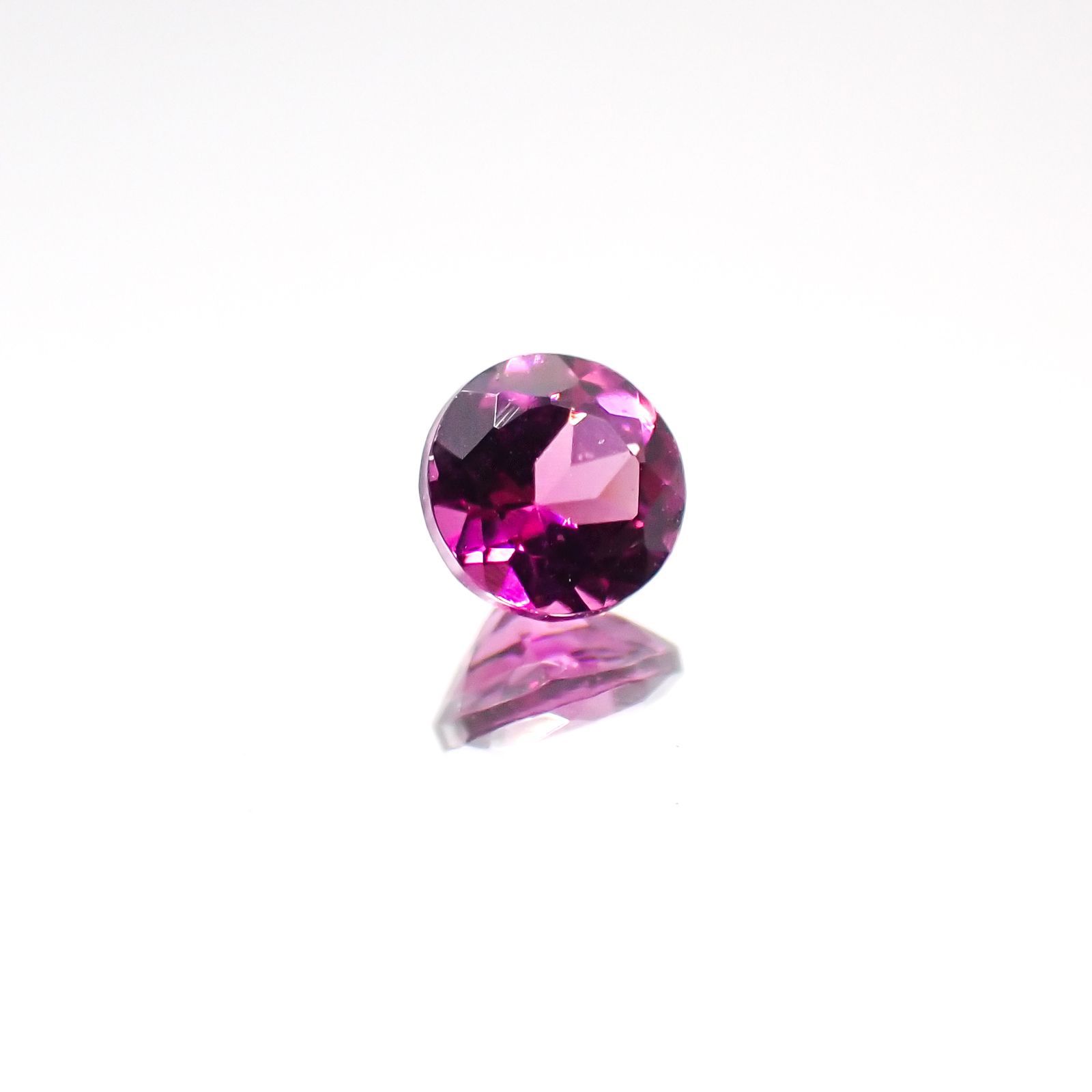 マラヤガーネット(宝石名ガーネット)タンザニア産 0.37ct 識別済[230823053]4.1x4.1mm前後