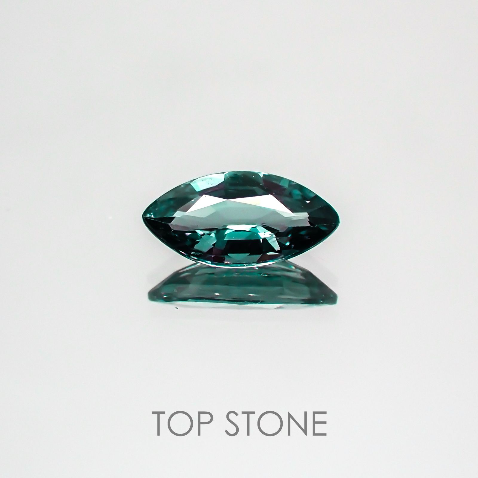 カラーチェンジガーネット(アレキタイプ) マダガスカル・ベキリー産 ルース 0.912ct[21029476]9.2×4.8mm前後