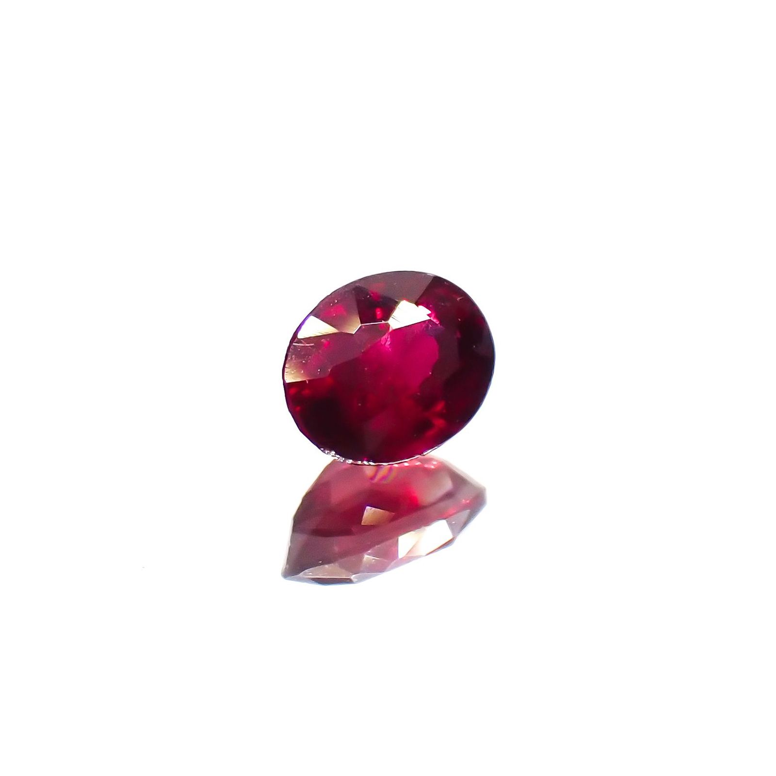 ルビー 非加熱 マダガスカル産 0.23ct / 3.9x3mm前後 [230622341]