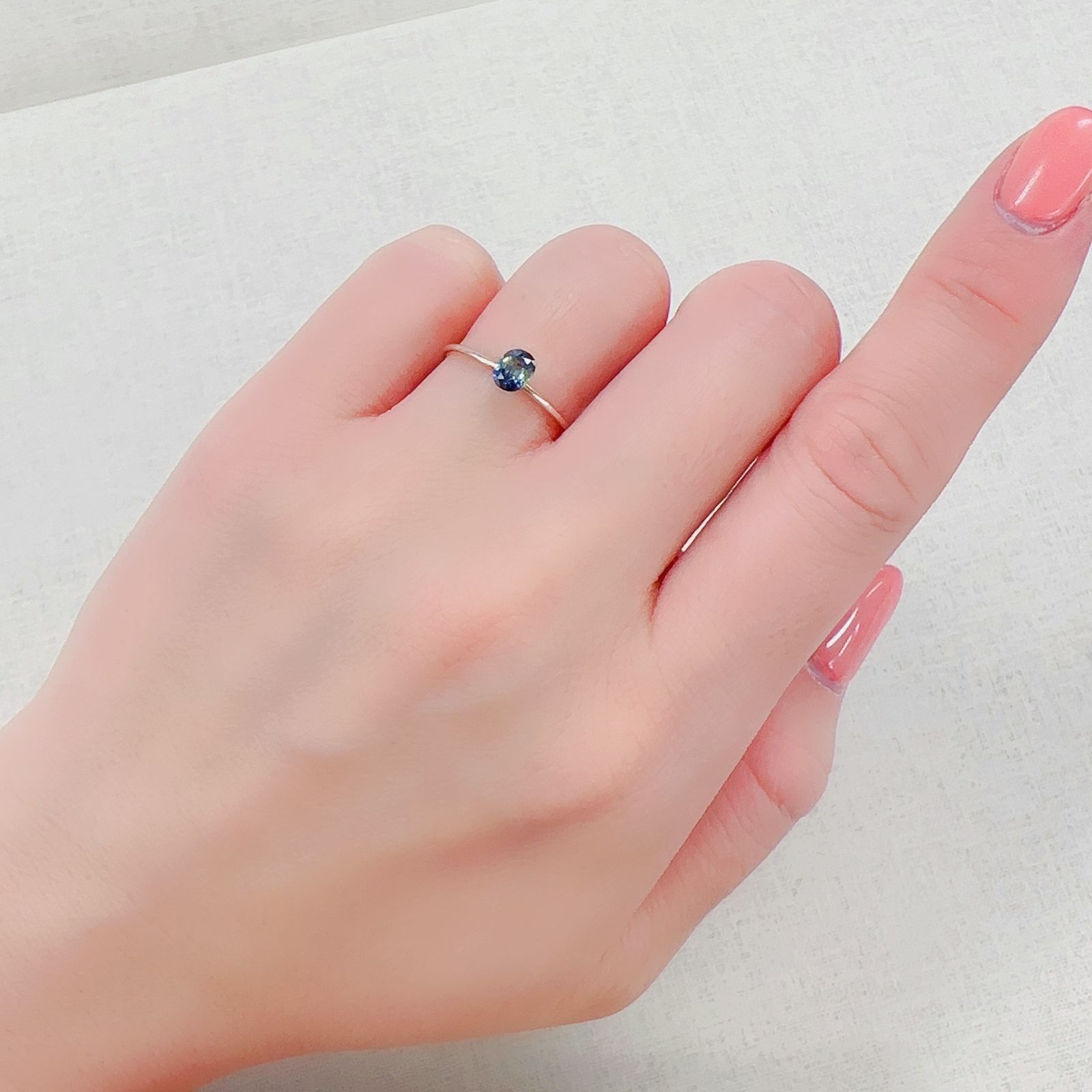 バイカラーサファイア(宝石名サファイア)マダガスカル/オーストラリア産 0.45ct 識別済[230320904]4.9x4mm前後