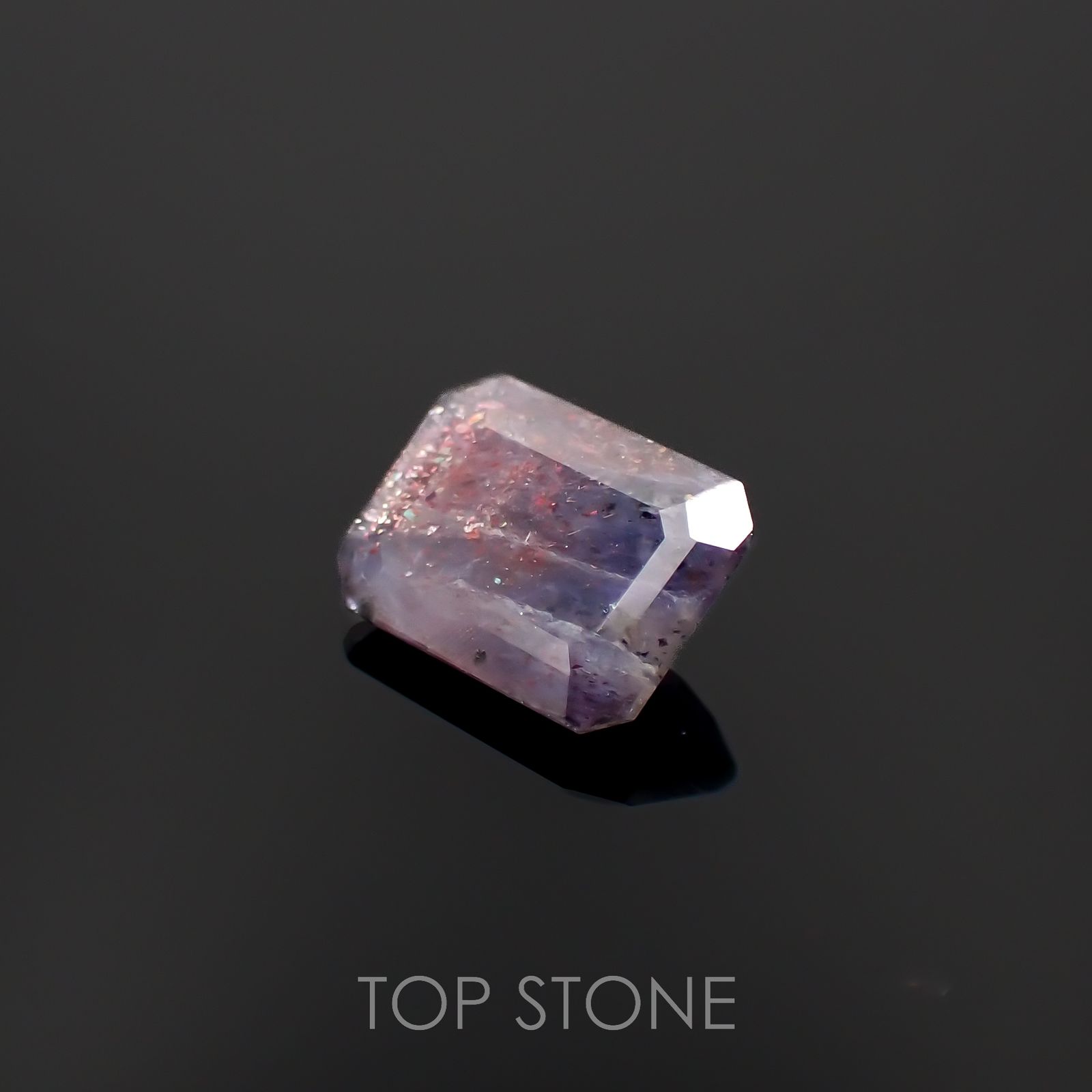ブラッドショットアイオライト インド産 1.36ct[221219650]8.5x6.6mm前後
