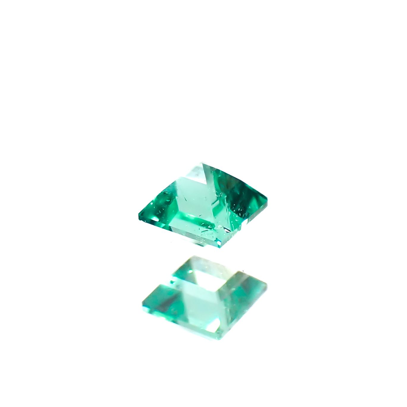 ノンオイルエメラルド ロシア産 0.045ct [250229876]2x1.9mm前後