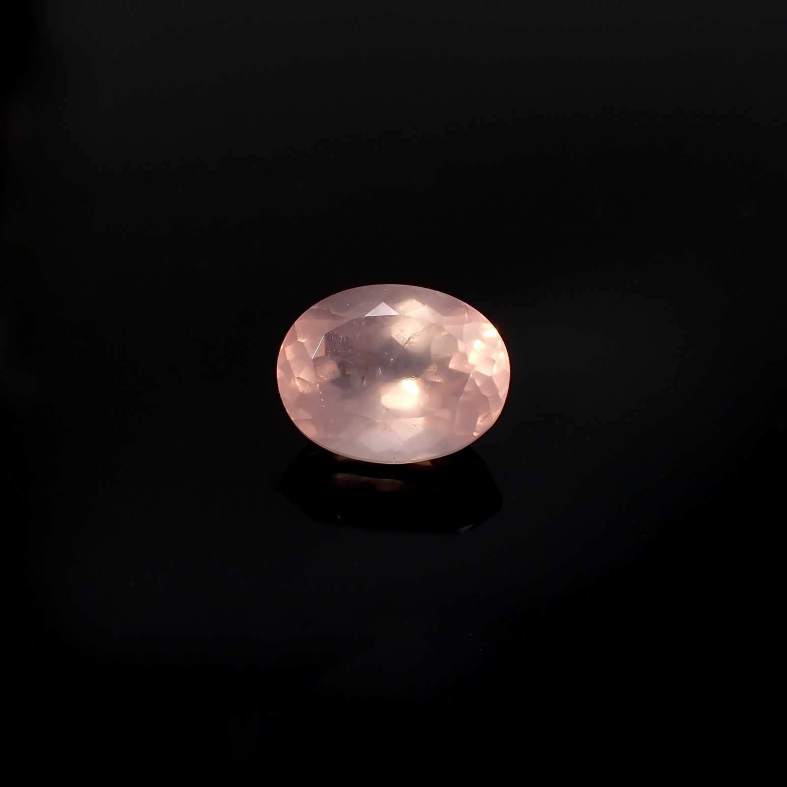ディープローズクォーツ(宝石名ローズ・クォーツ)モザンビーク産 1.84ct 識別済[220616408]8.8x7mm前後