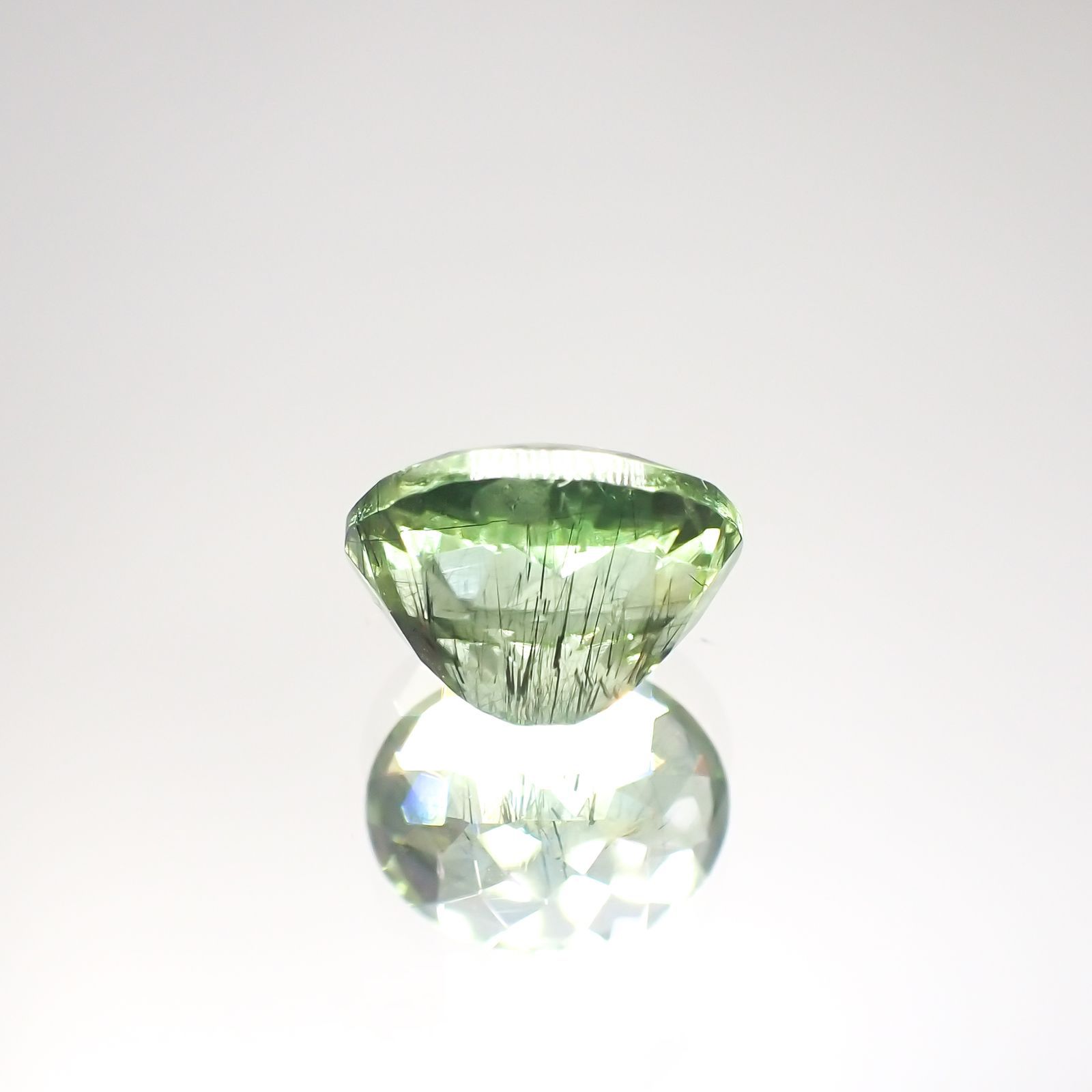 ルドウィジャイトインペリドット(宝石名ルードヴィッヒアイト・イン・ペリドット) パキスタン産 2.635ct ソ付(日独)[211013498]9.0×7.1mm前後