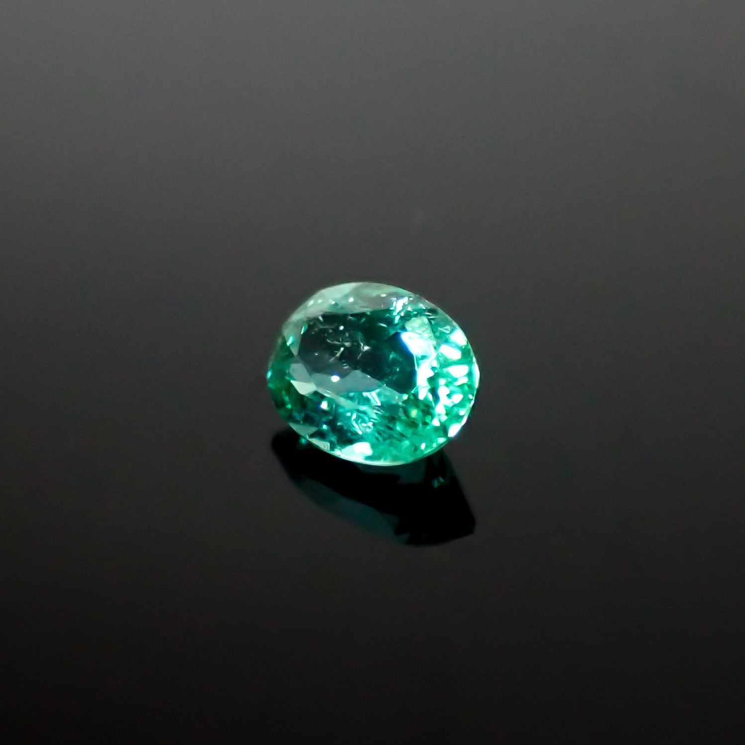 パライバトルマリン(宝石名トルマリン/別名パライバ・トルマリン)ブラジル・キントス鉱山産 0.17ct 識別済[241229540]3.9x3mm前後