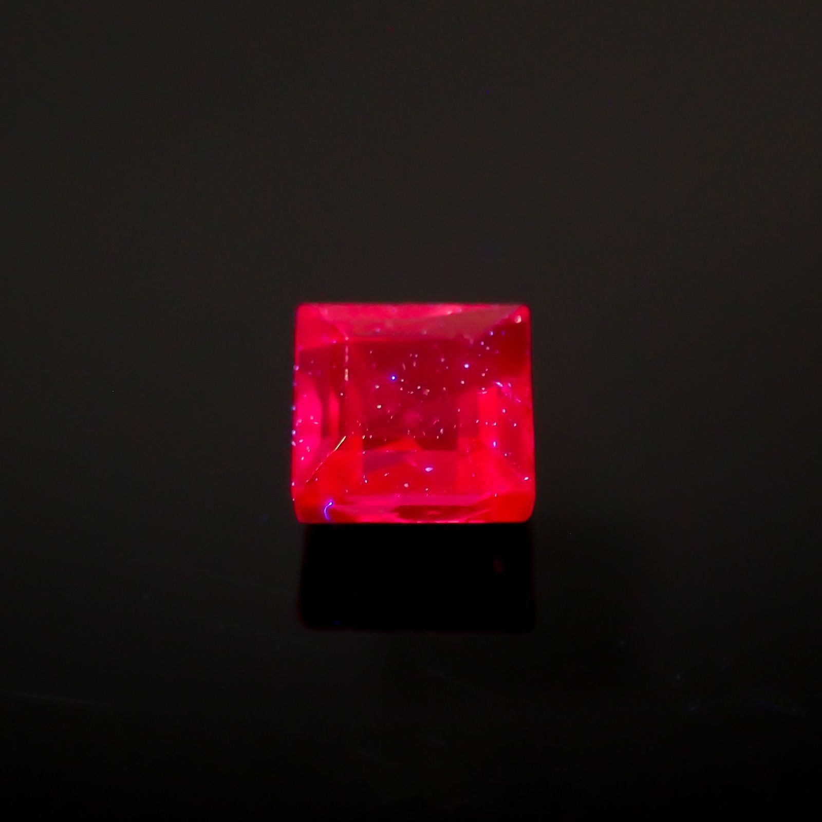ルビー タイ/ビルマ産 0.21ct[220616361]2.9x2.8mm前後