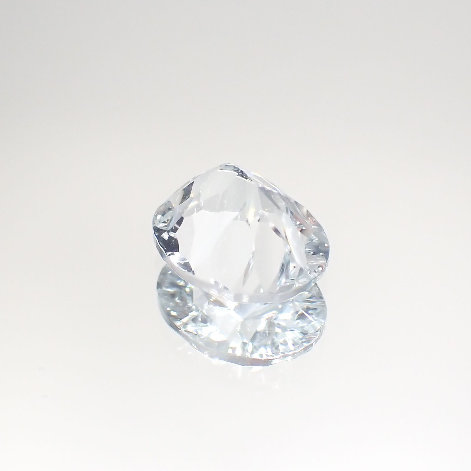 ◇コンケーブカット◇アクアマリン(宝石名アクアマリン) アフリカ産 2.43ct 識別済[211013554]10.1×8.1mm前後