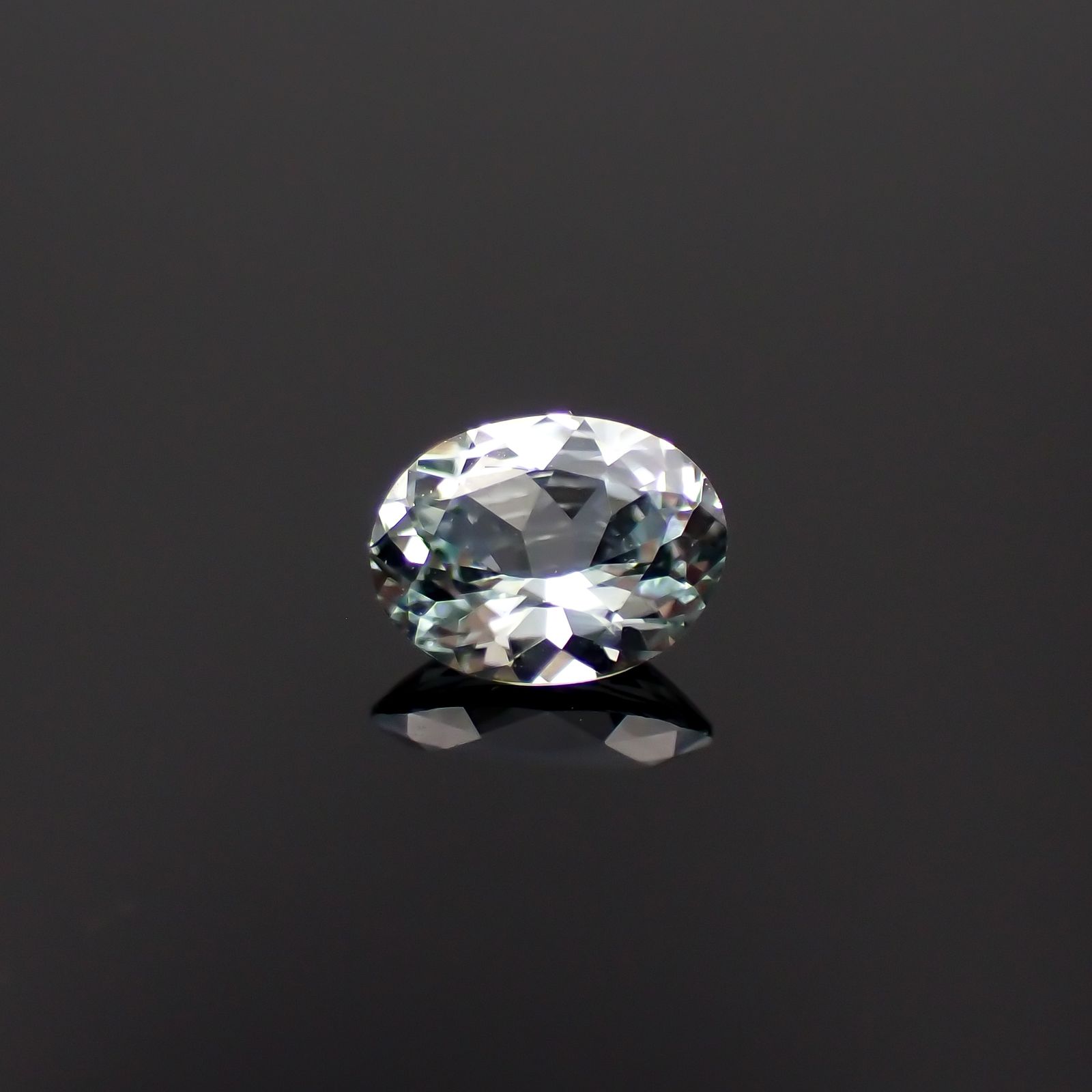 アイスブルーサファイア(宝石名サファイア)スリランカ/マダガスカル産 0.36ct 識別済[230421396]5.1x3.8mm前後